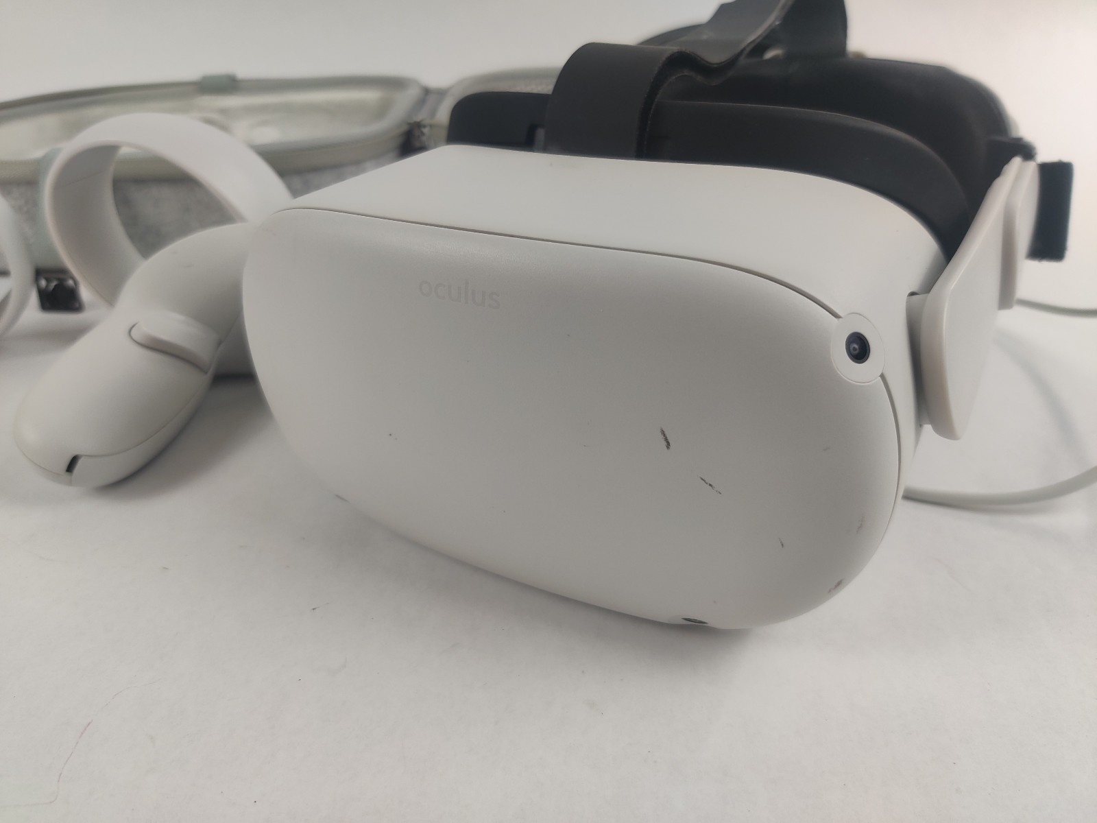 Oculus Quest 2 VR Headset 128GB 2 Controllers w/ Carrying Case - Tested