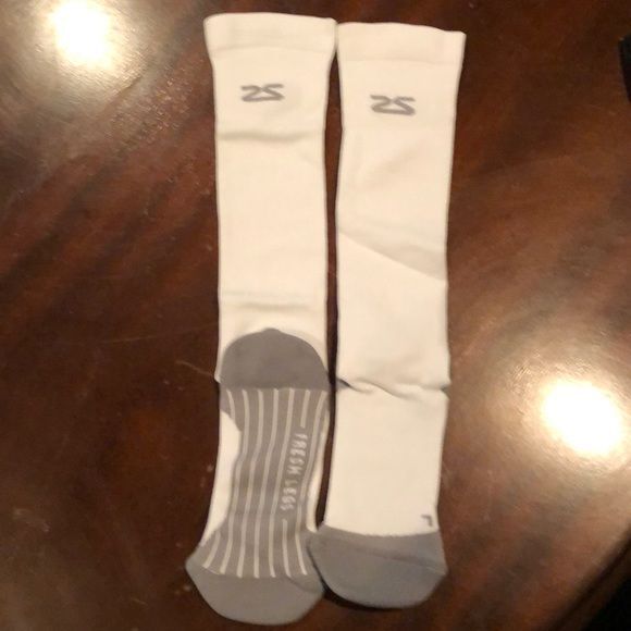 NWOT Fresh Legs Compression Socks Size Large
