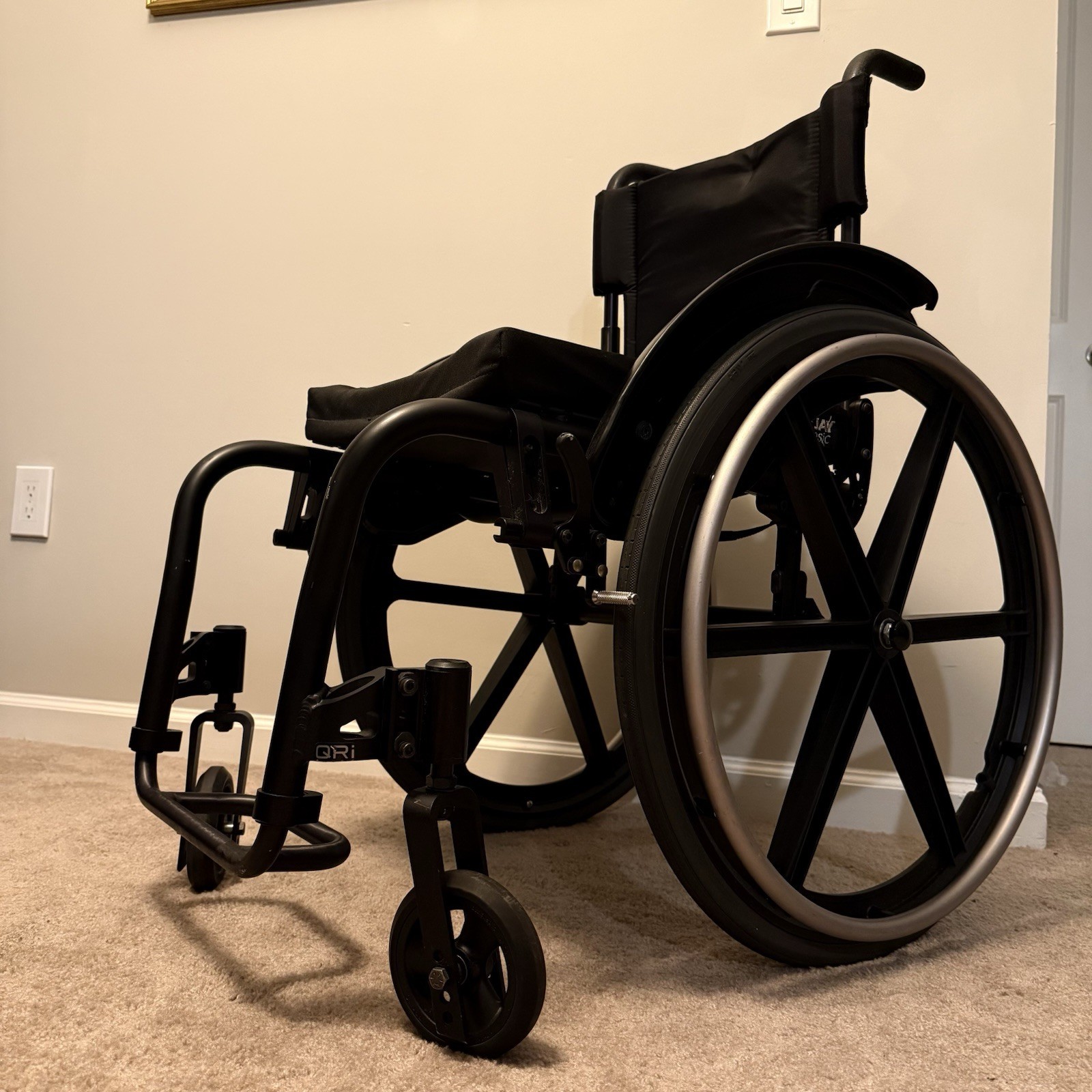 Quickie QRi Ultralight Rigid Wheelchair 16"x16" Seat 24" Wheels Matte Black