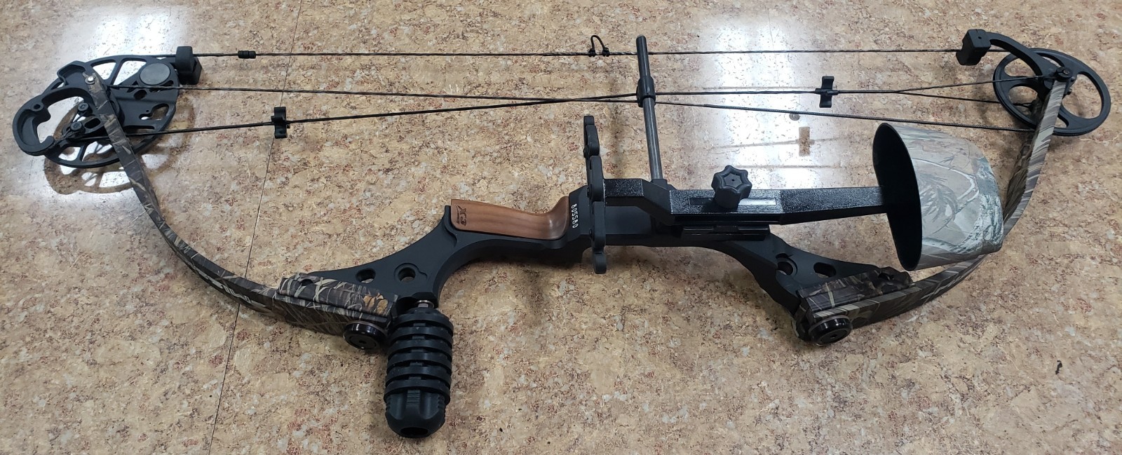 Mission X3 RH Compound Bow with Quiver, 40-50# DW, 25" DL