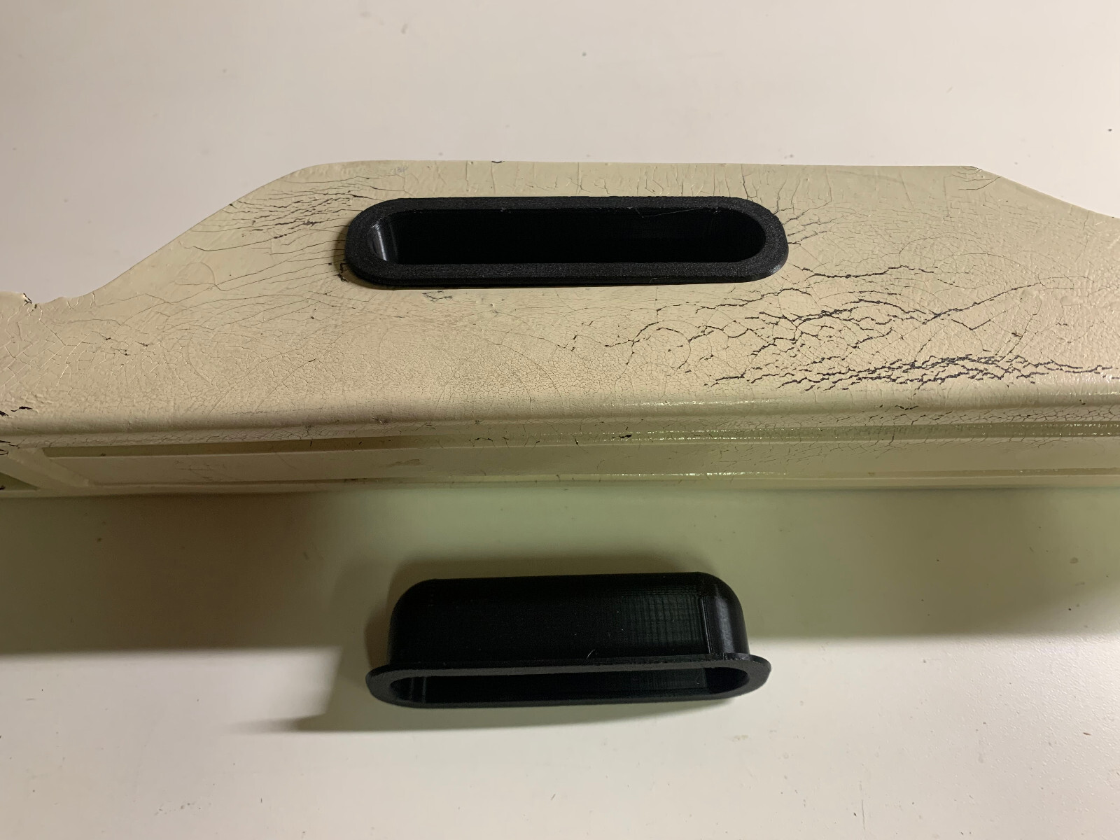 SALE!! - B-202 Beech Bonanza Armrest Handhole Cup
