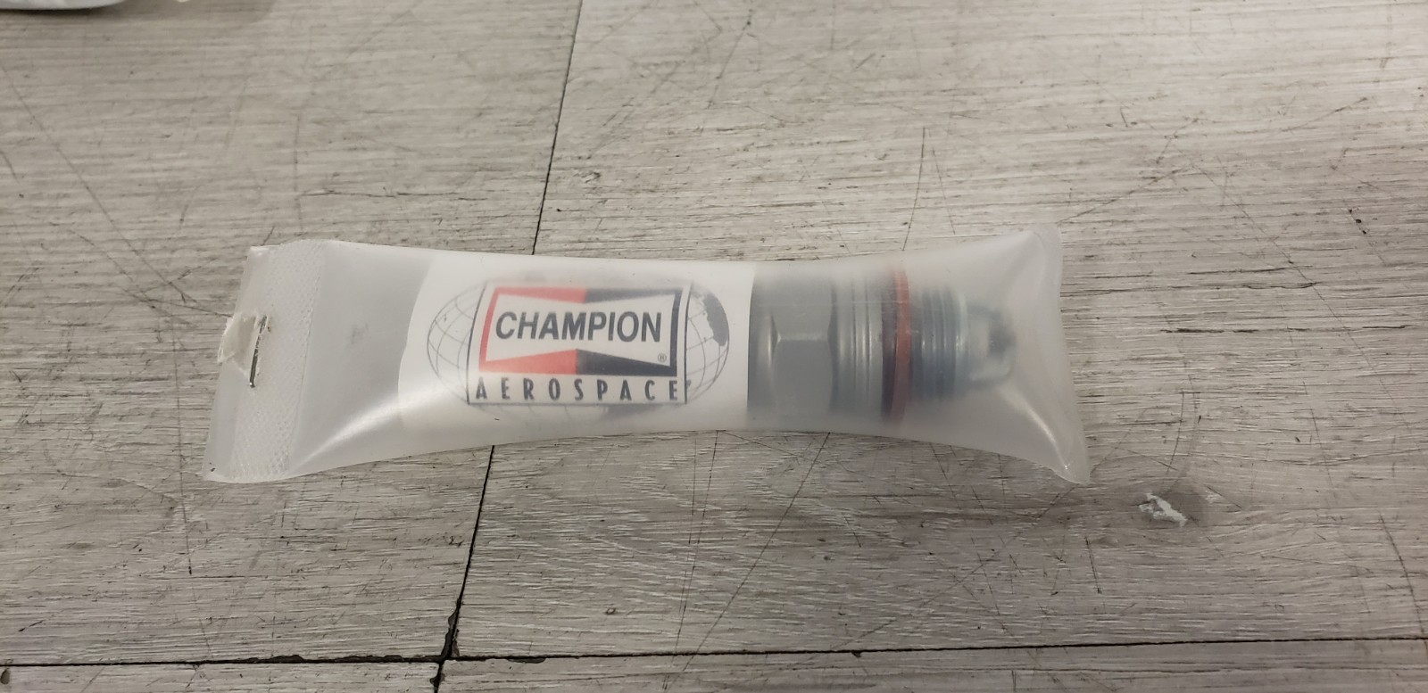 CHAMPION REM37BY AIRCRAFT SPARK PLUG Brand New