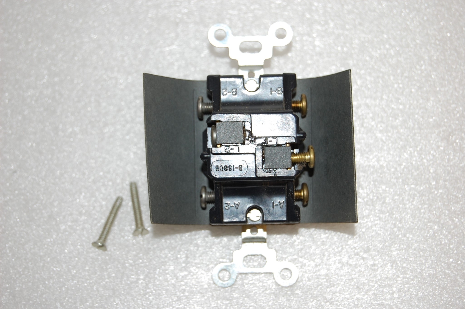 LEVITON 1282-I AC TOGGLE SWITCH