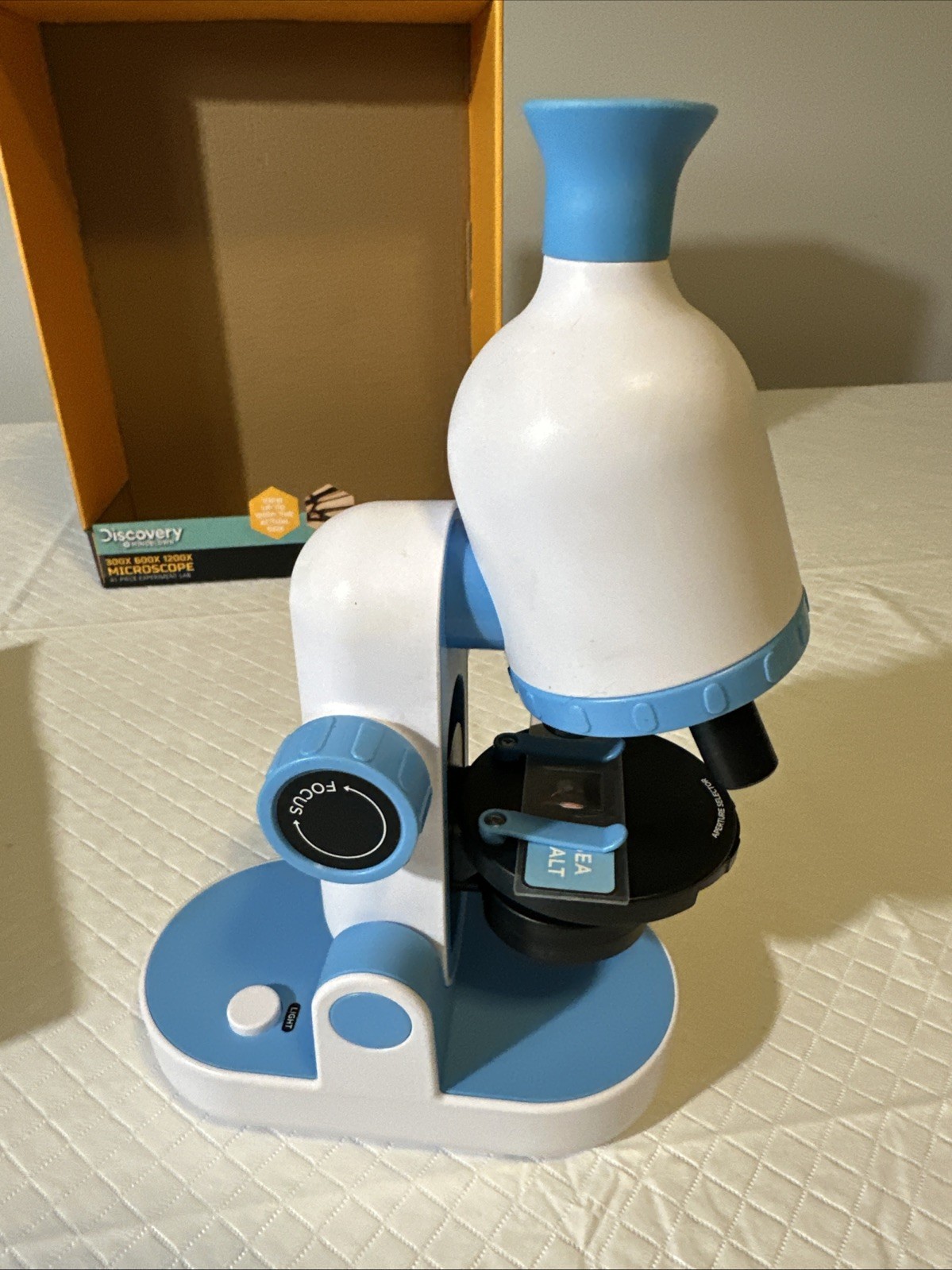 Discovery #MINDBLOWN 1200X, 600X, 300X Microscope Lab Set STEM Children