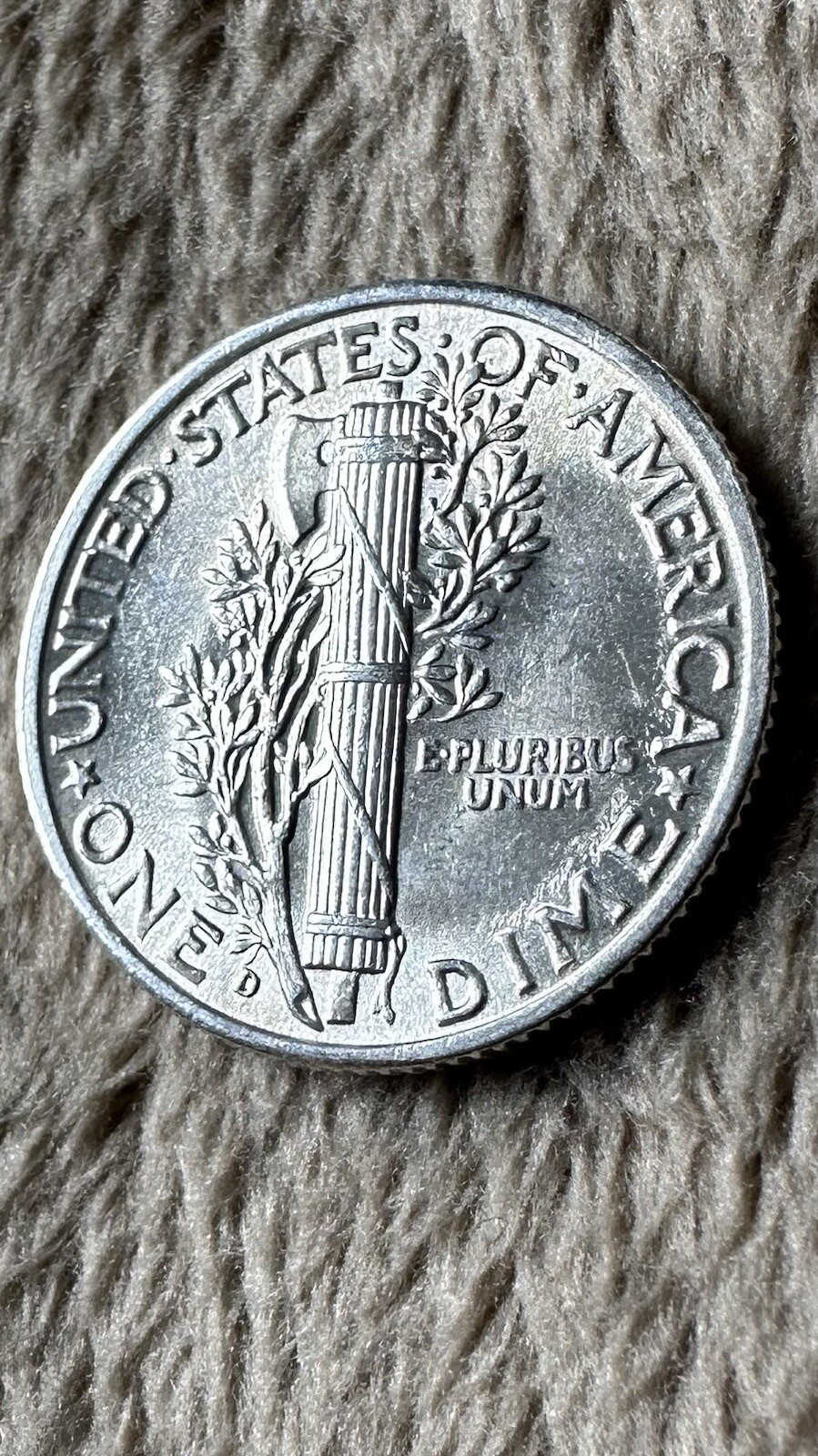 1941 D Mercury Dime Circulated 90% SILVER Denver Mint NICE SPLIT BANDS