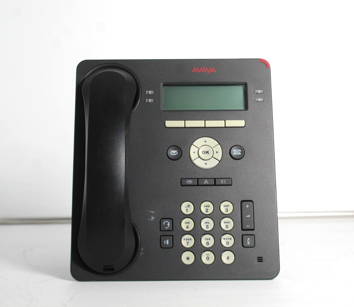 Lot of 10 Avaya 9504 Icon 700508197 IP Office Phones w/ Handsets & Stands