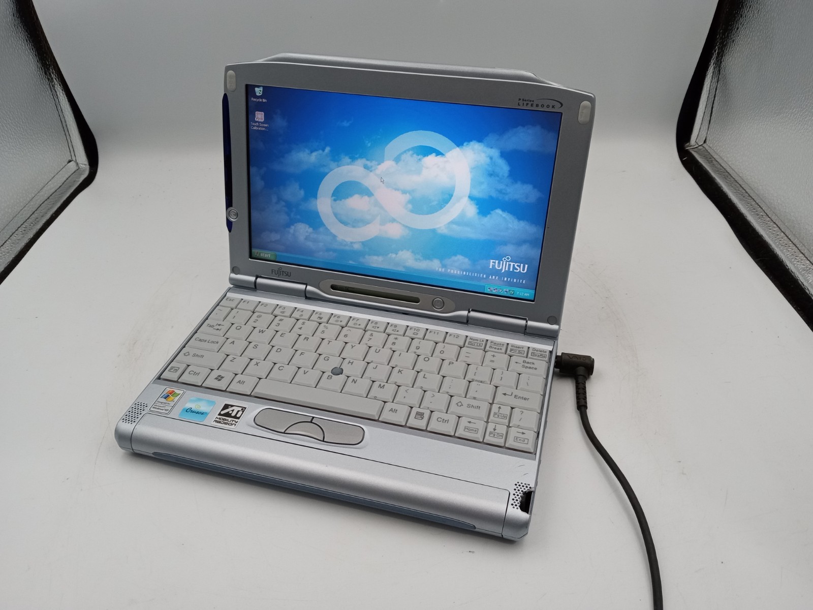 Fujitsu Lifebook P1120 8.9" Touchscreen Crusoe 800MHz 240MB 30GB XP * READ * -RR