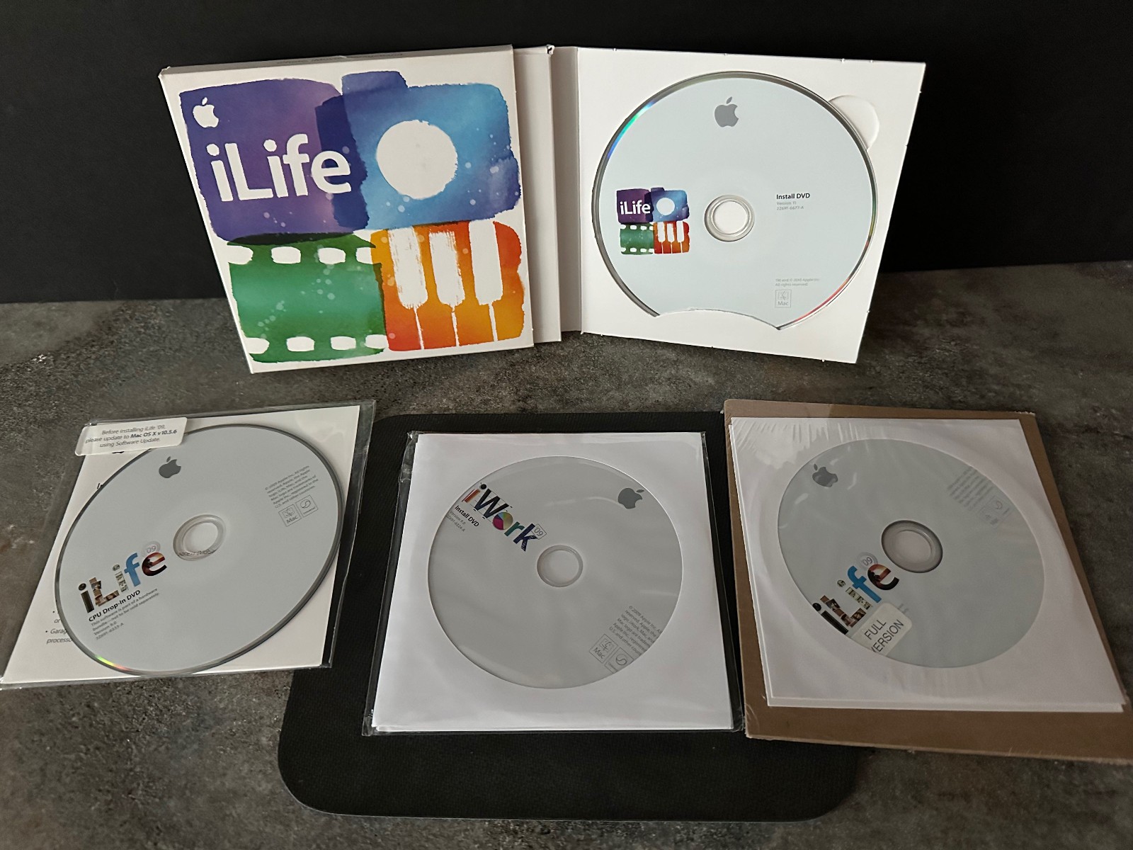 Apple iWork and iLife Software Suites