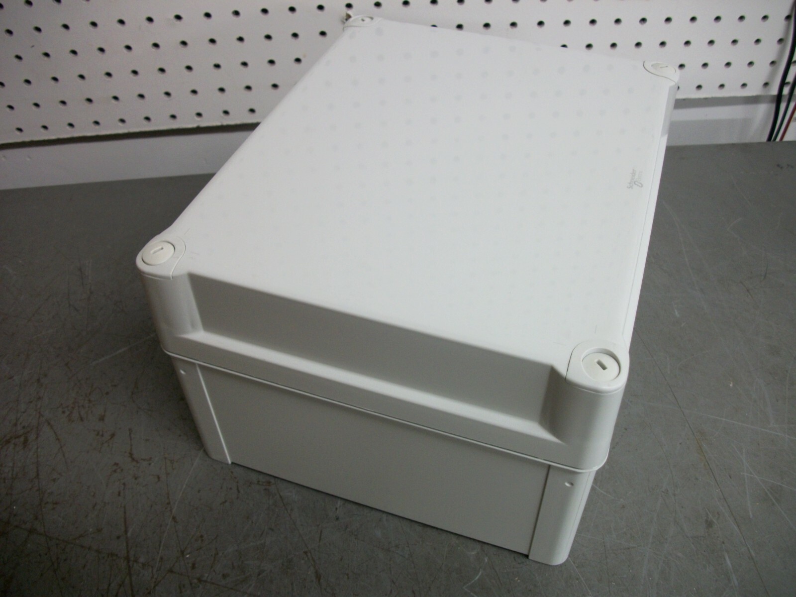 SQUARE D 11"X9"X4.5" PLASTIC ENCLOSURE TYPE 23 IP66 NSYTBP292416H NOB