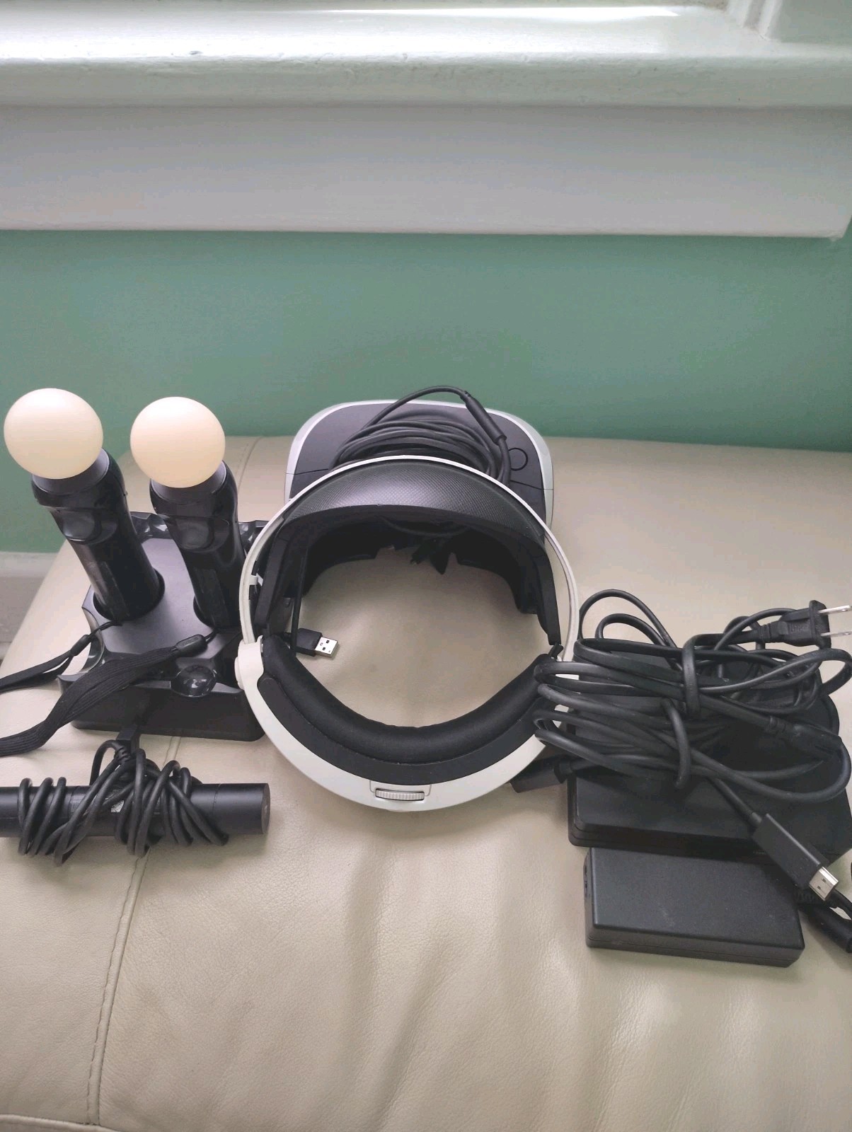 Sony PlayStation 4 PS4 PS VR Headset Bundle, Processer, Controllers and Camera