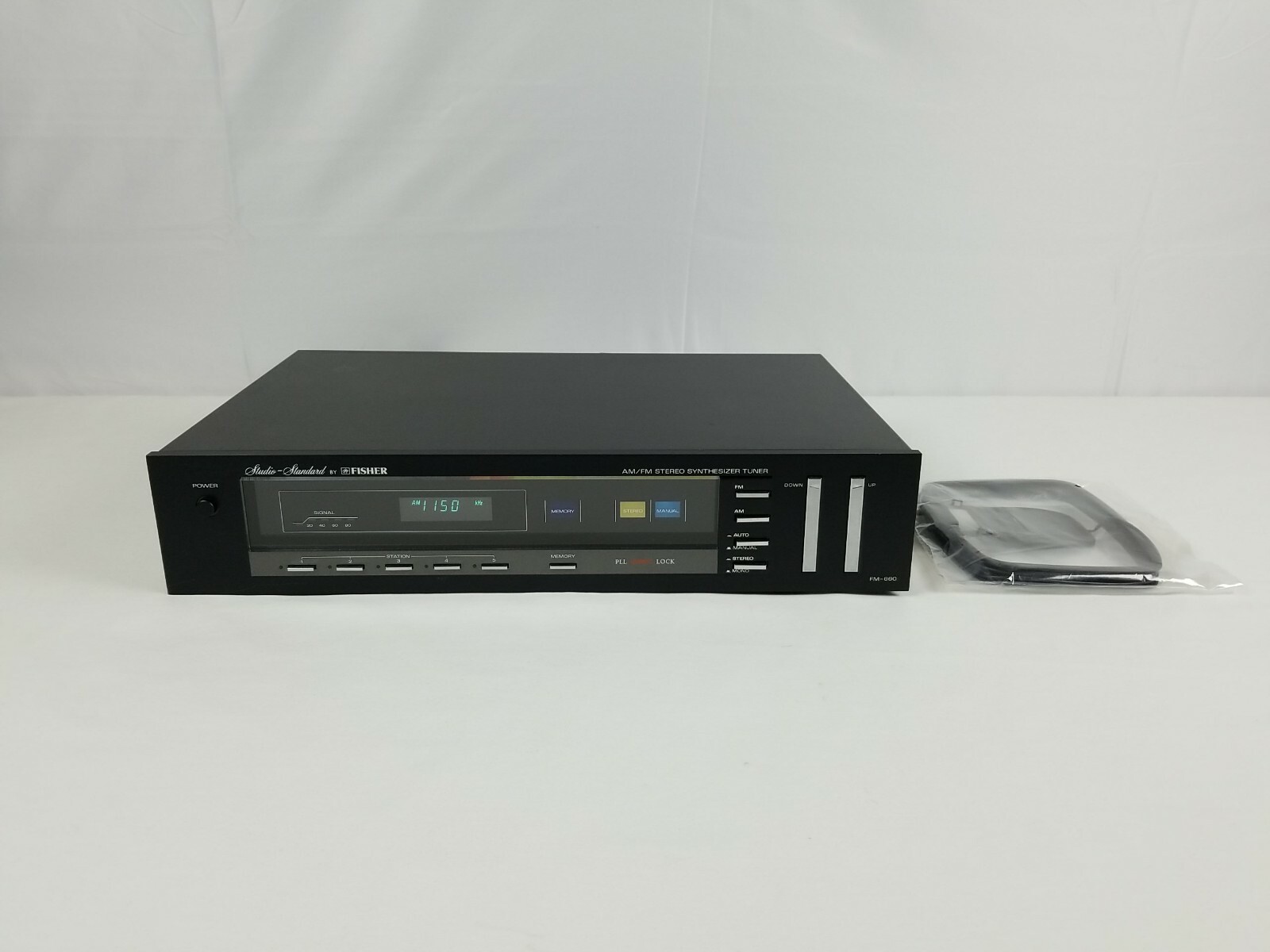 Vintage Fisher FM-660 Studio Standard AM FM Stereo Synthesizer Tuner Japan Made