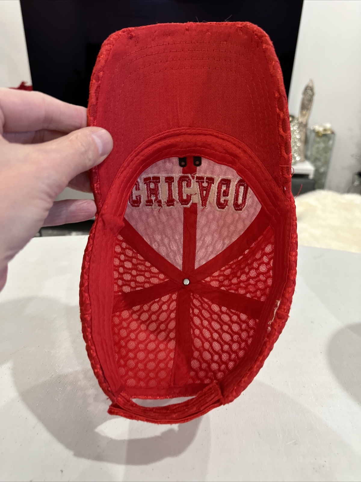 Chicago Cubs Bright Red Shiny Hat Cap Metal C Sparkling look Hoop Loop Unbranded