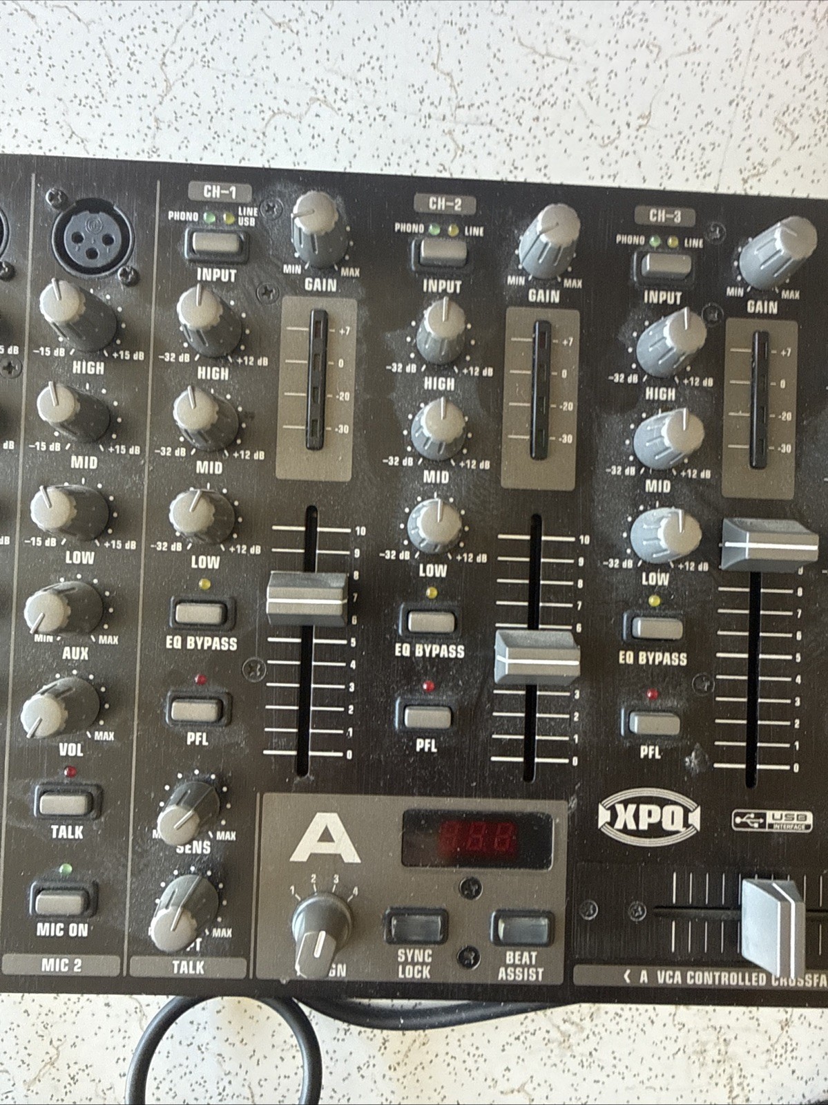 Behringer Pro Mixer VMX1000USB 5-channel DJ Mixer