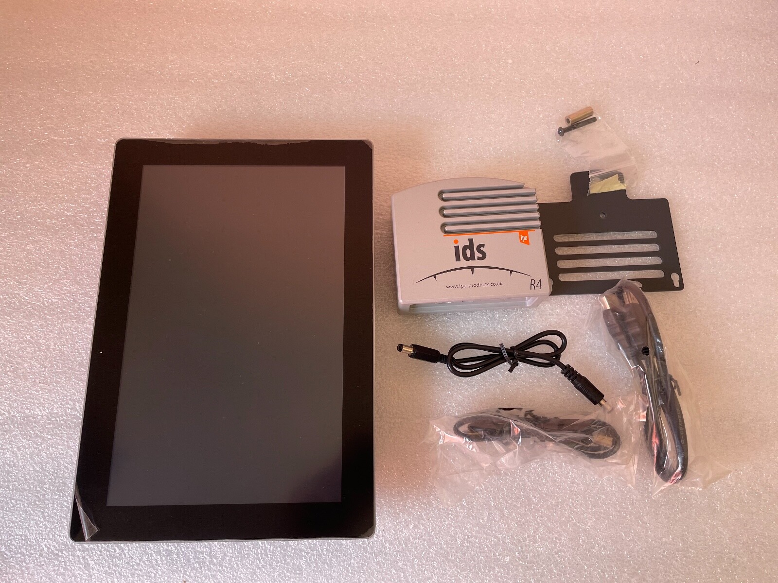 TSL - TS-4 10.1" TOUCHSCREEN INCLUDING PROCESSOR UNIT. INC STAND