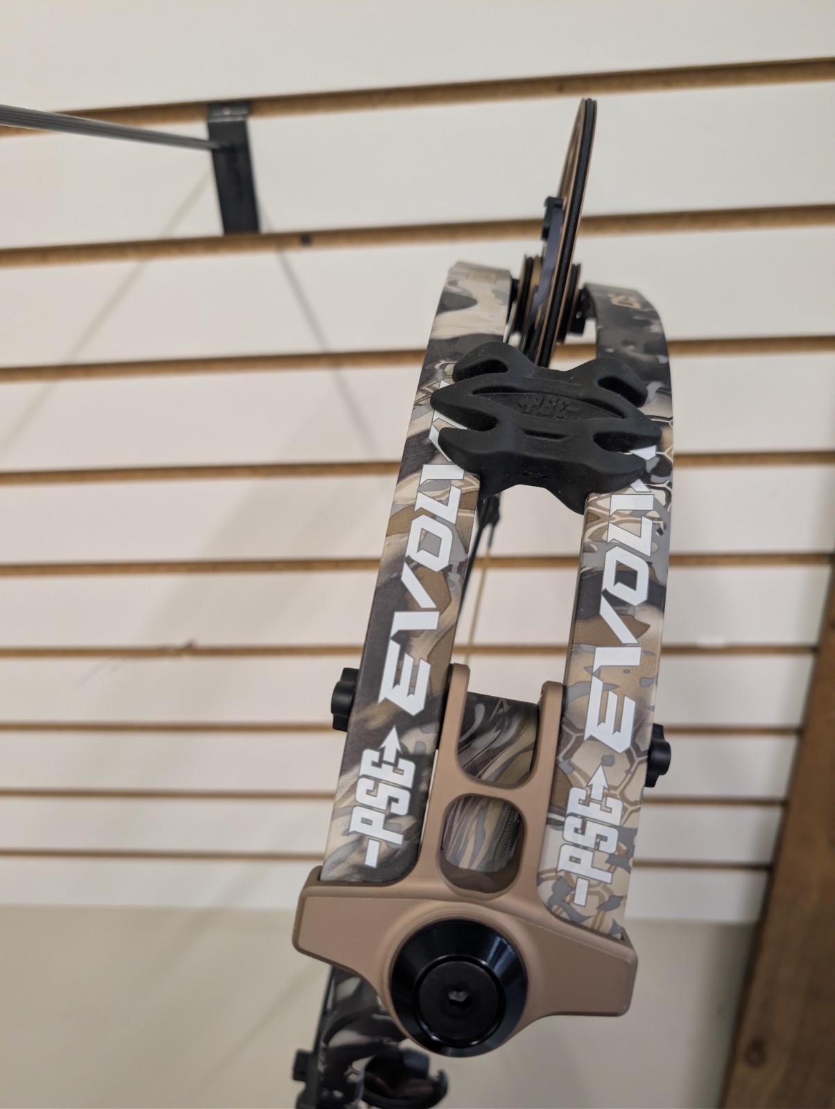 PSE Evolve 33 DS Kryptek Skyfall RH 60 pounds
