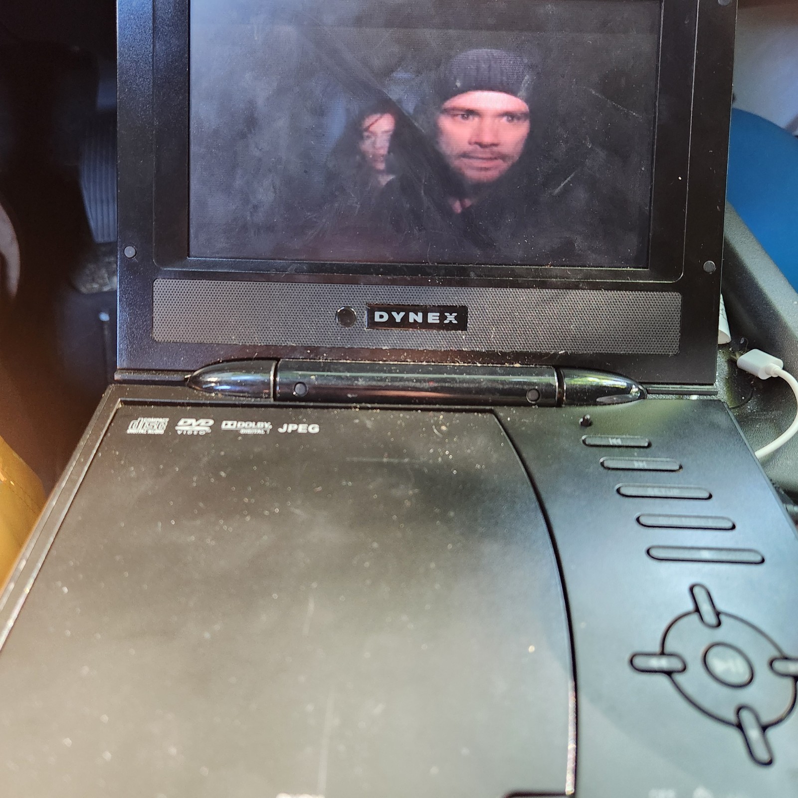 DVD Player Dynex 7" Portable DX-P7DVD with car charger tested, works