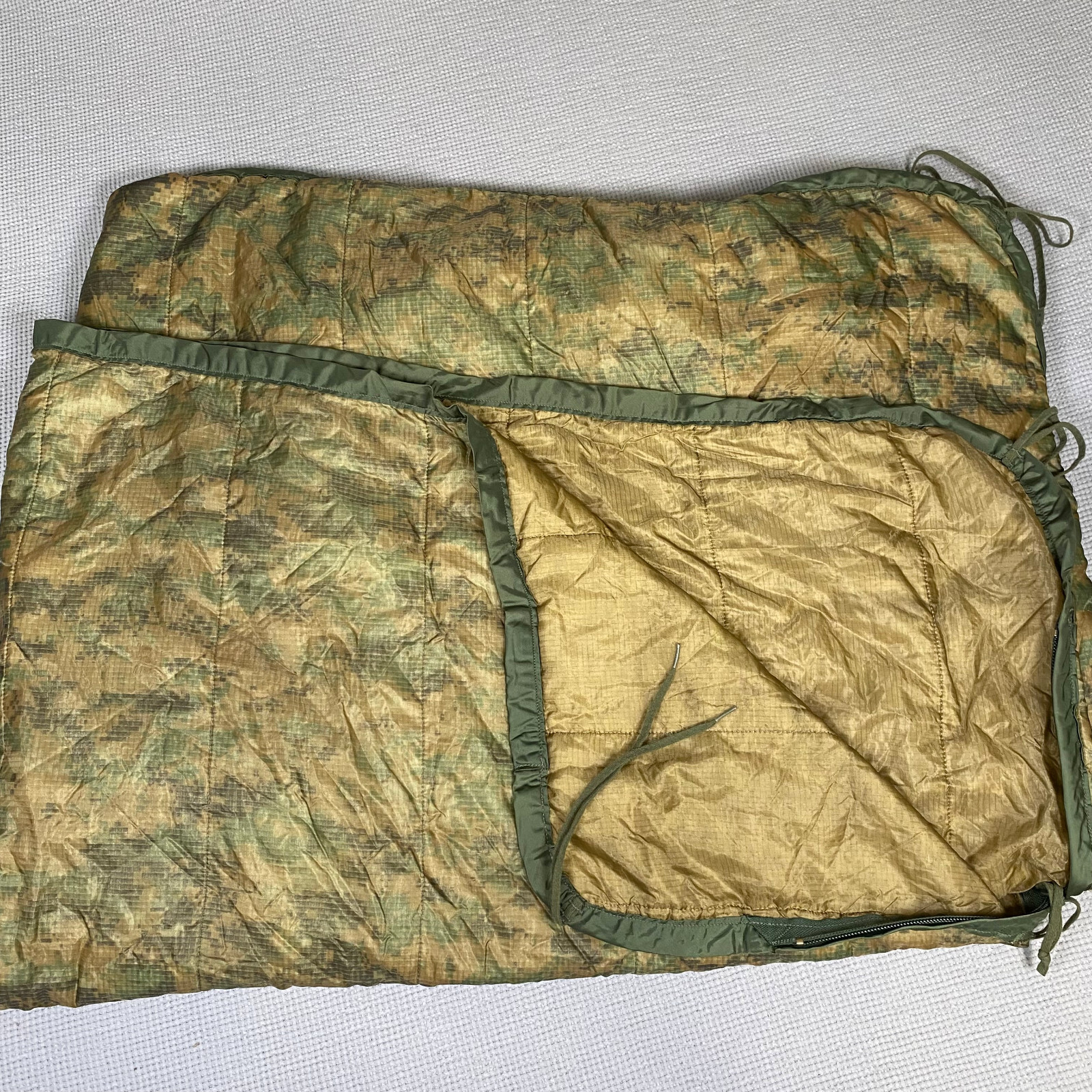 USMC Poncho Liner Woobie w/ Zipper MARPAT USGI US Military Issue Sleeping Bag