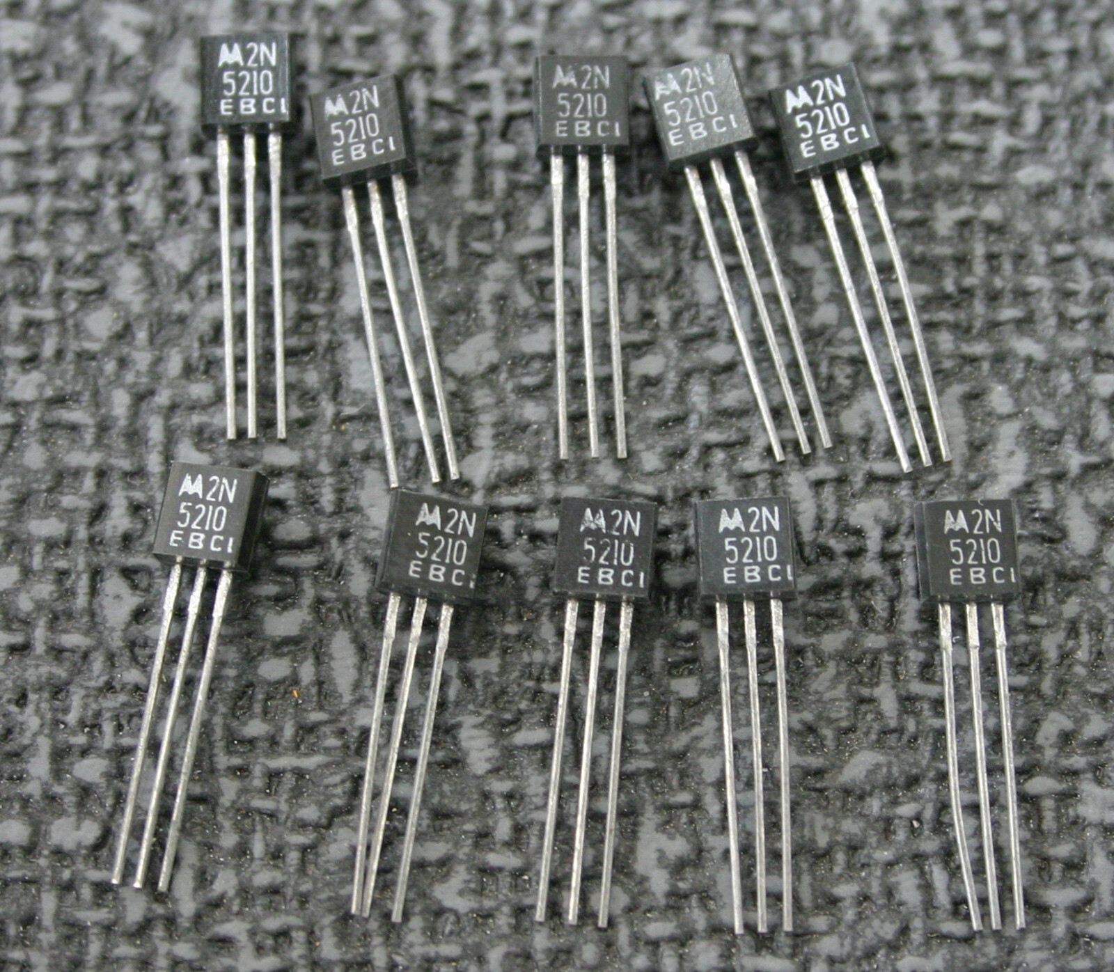 10 Pieces Motorola 2N5210 NPN 50V 100mA 625mW TO-92 Transistor NOS US Seller