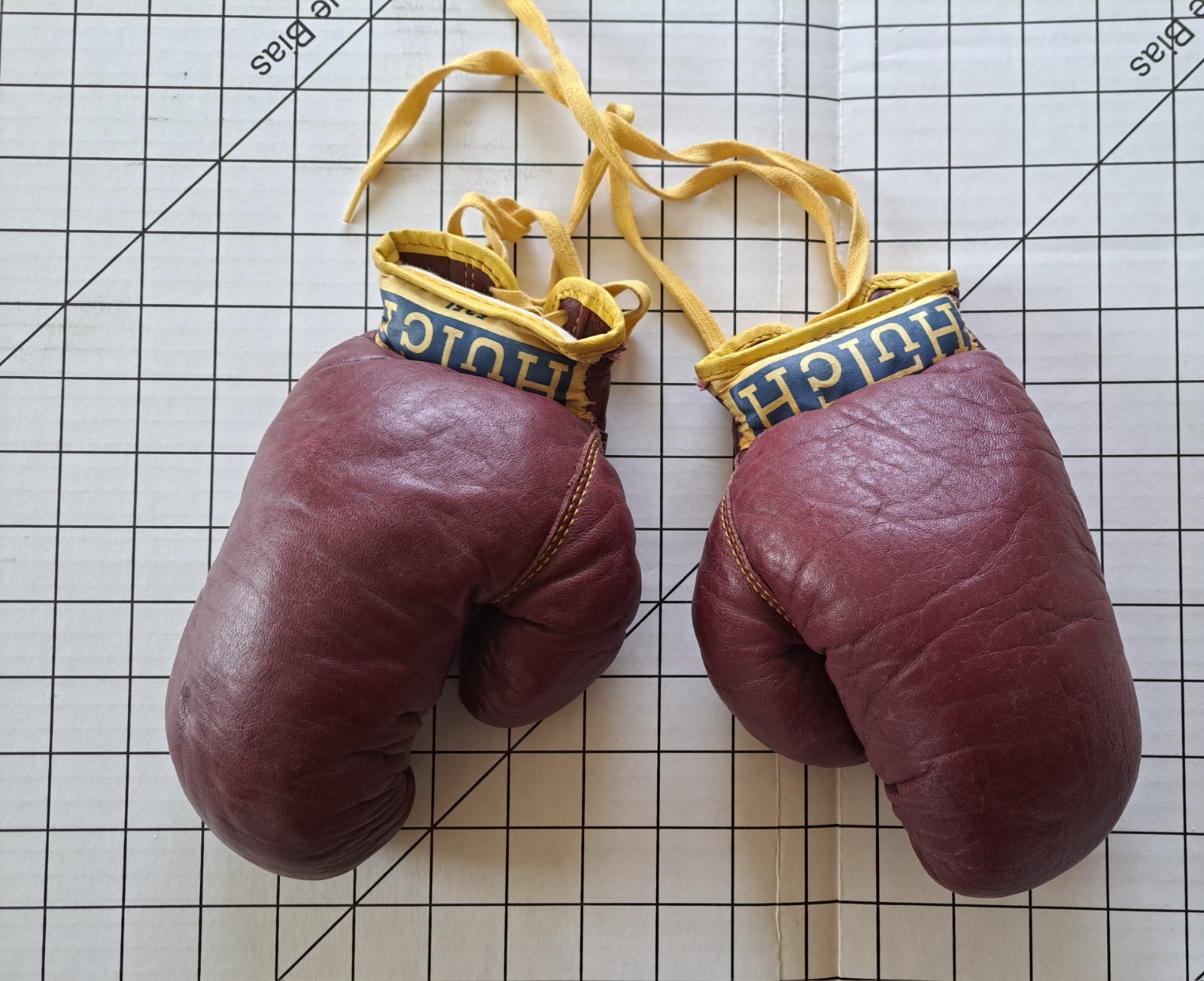 Vintage Collectible Hutch 525L Youth Kids Child Small Boxing Gloves BIN07