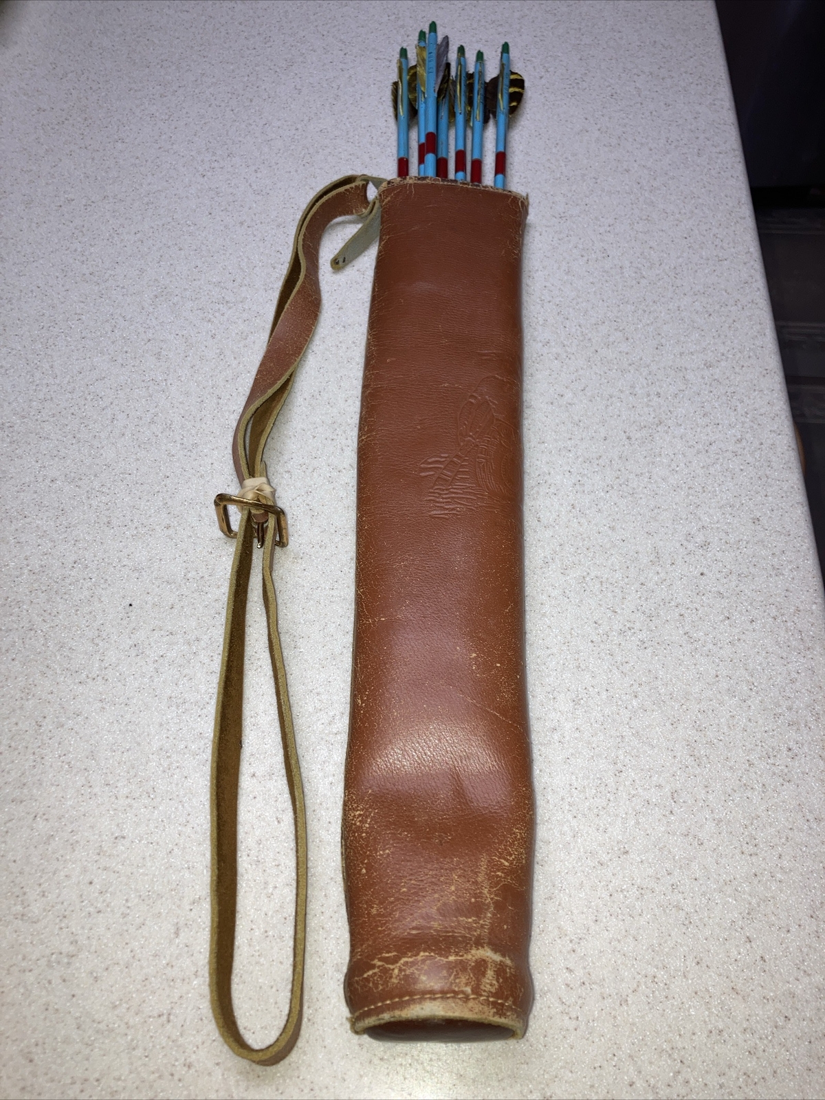 Early Bear Archery Arrow Quiver Indian & Canoe Embossed Leather w/ 8 arrows
