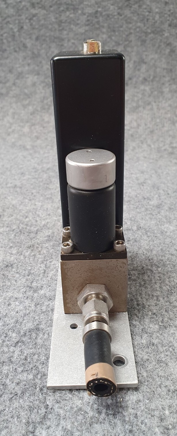 BROOKS INSTRUMENT 5850S / BC1HA1AB2BA1B1 SMART MASS FLOW