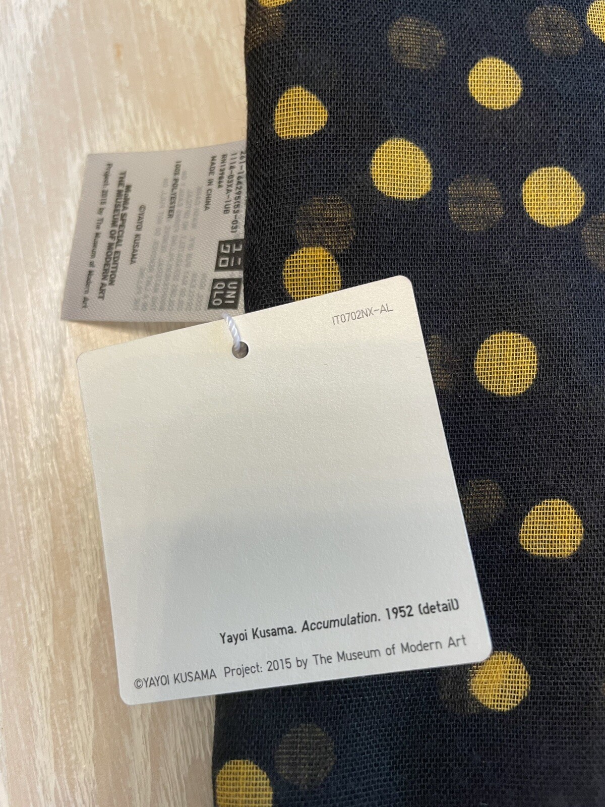 Yayoi Kusama MOMA x UNIQLO Dots Scarf SPRZ NY 2015, 50 x 50 inch