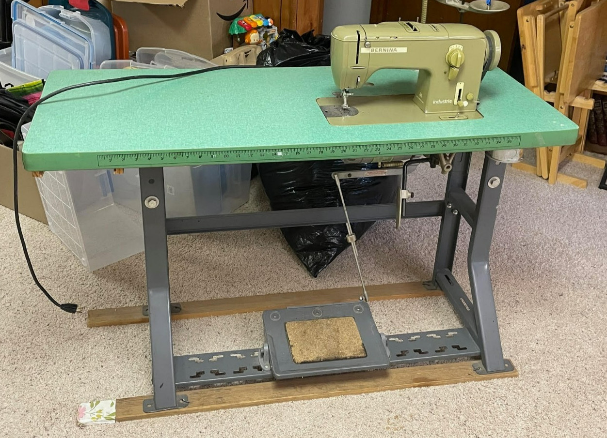 Vintage Bernina Favorit 740 PERFECT  with Accessories PEDAL
