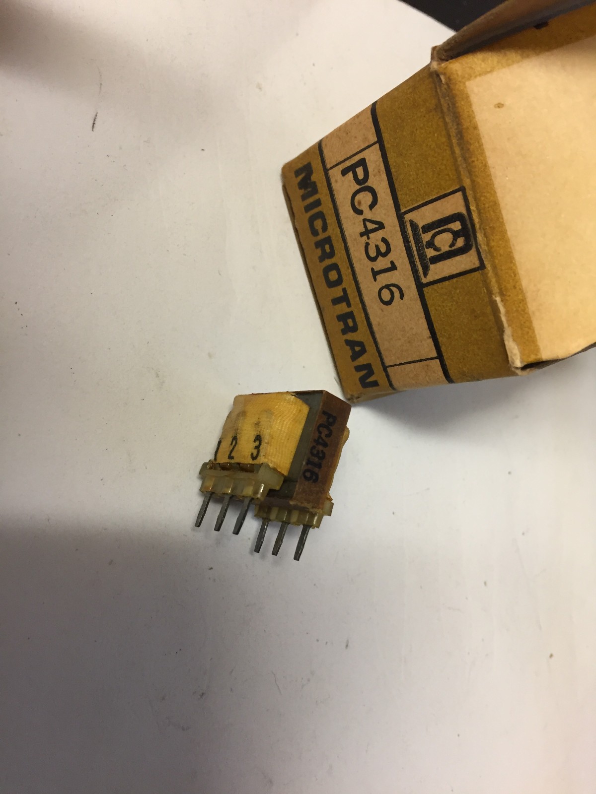 PC4316  MICROTRAN 400 HZ PRINTED CIRCUIT 28V@.012A TRANSFORMER NOS