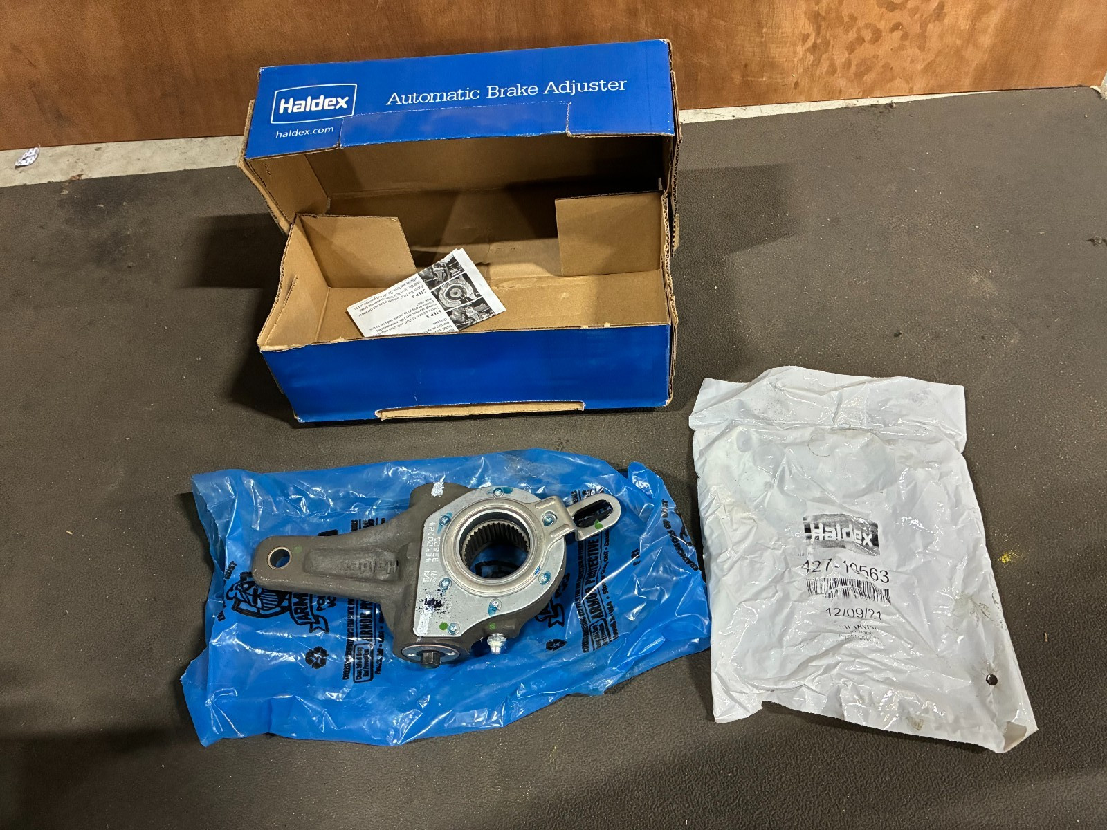 37 Spline x 5.5” Automatic Slack Adjuster Ref: 40020213, E-6947, 133.3740