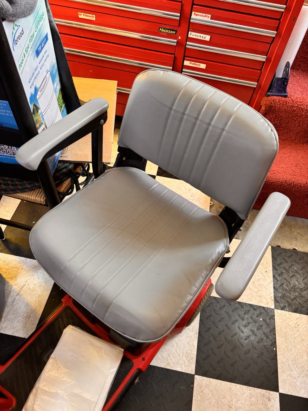 Pride Rally Mobility Scooter Seat 17 Inch Gray Very Comfortable Seat.