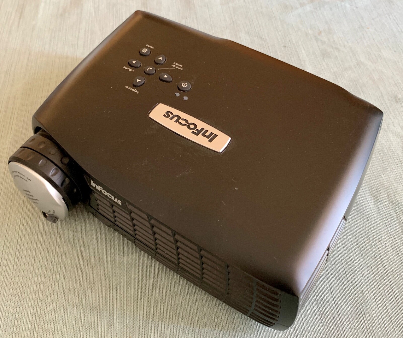 InFocus IN10 Portable DLP Projector LP-70