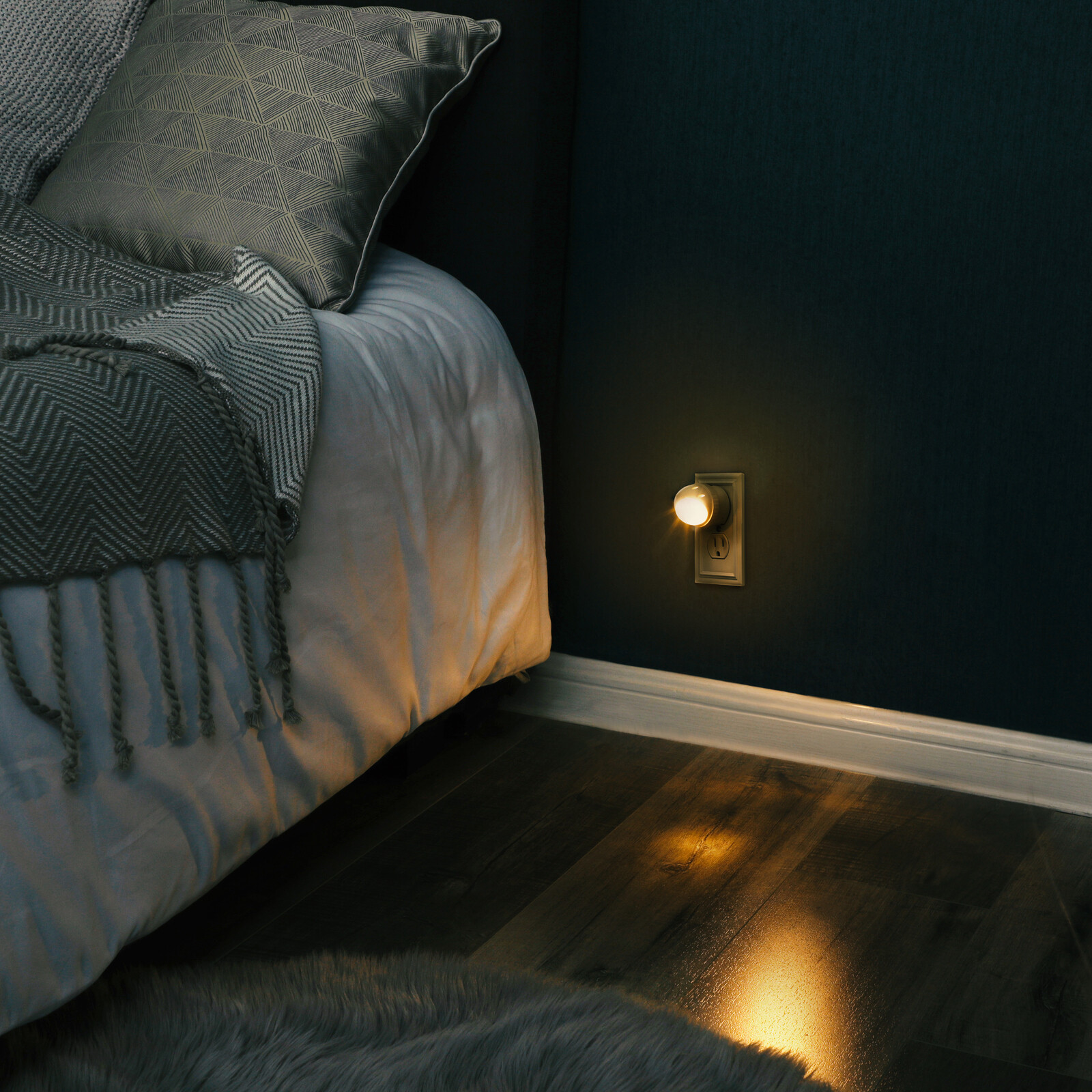 DEWENWILS Plug in Light Sensor Night Light Warm White LED Bedroom Lights 4 Pack