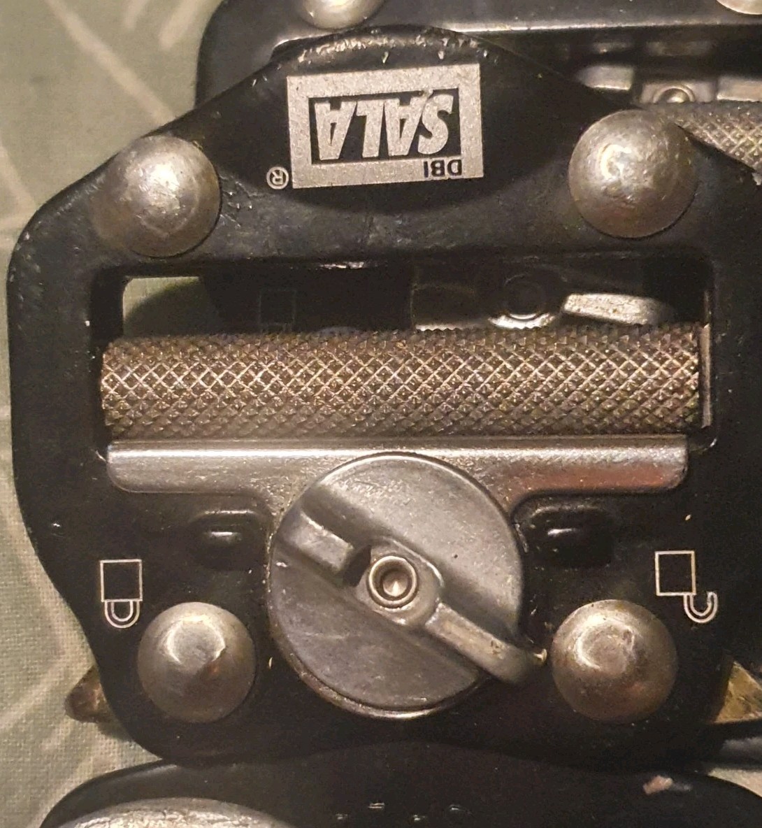 QUICK RELEASE HARNESS BUCKLES (x4)