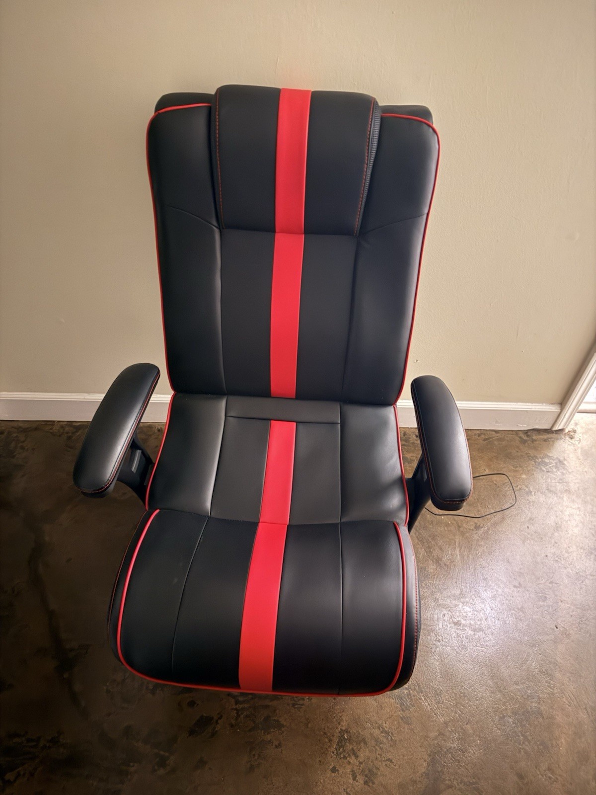 Pedestal Gaming Chair- Bluetooth with Built-in Sound. Perfect condition