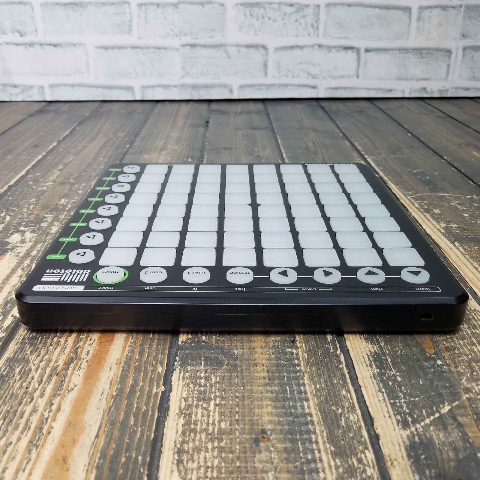 Novation NOVLPD01 Launchpad 64 Pad Controller Ableton Live with CABLE