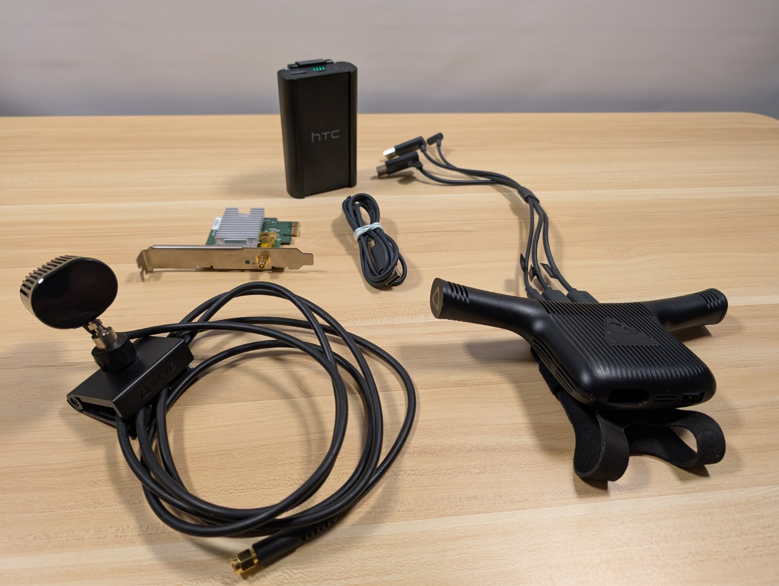 HTC Vive Wireless Adapter Kit - Headset Receiver, PCIe Card, Antenna & Battery