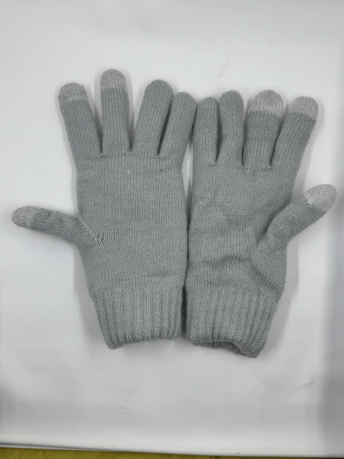 Sonoma Womens Gloves Light Gray Knit Touch Screen Tips Textured Outer Pattern