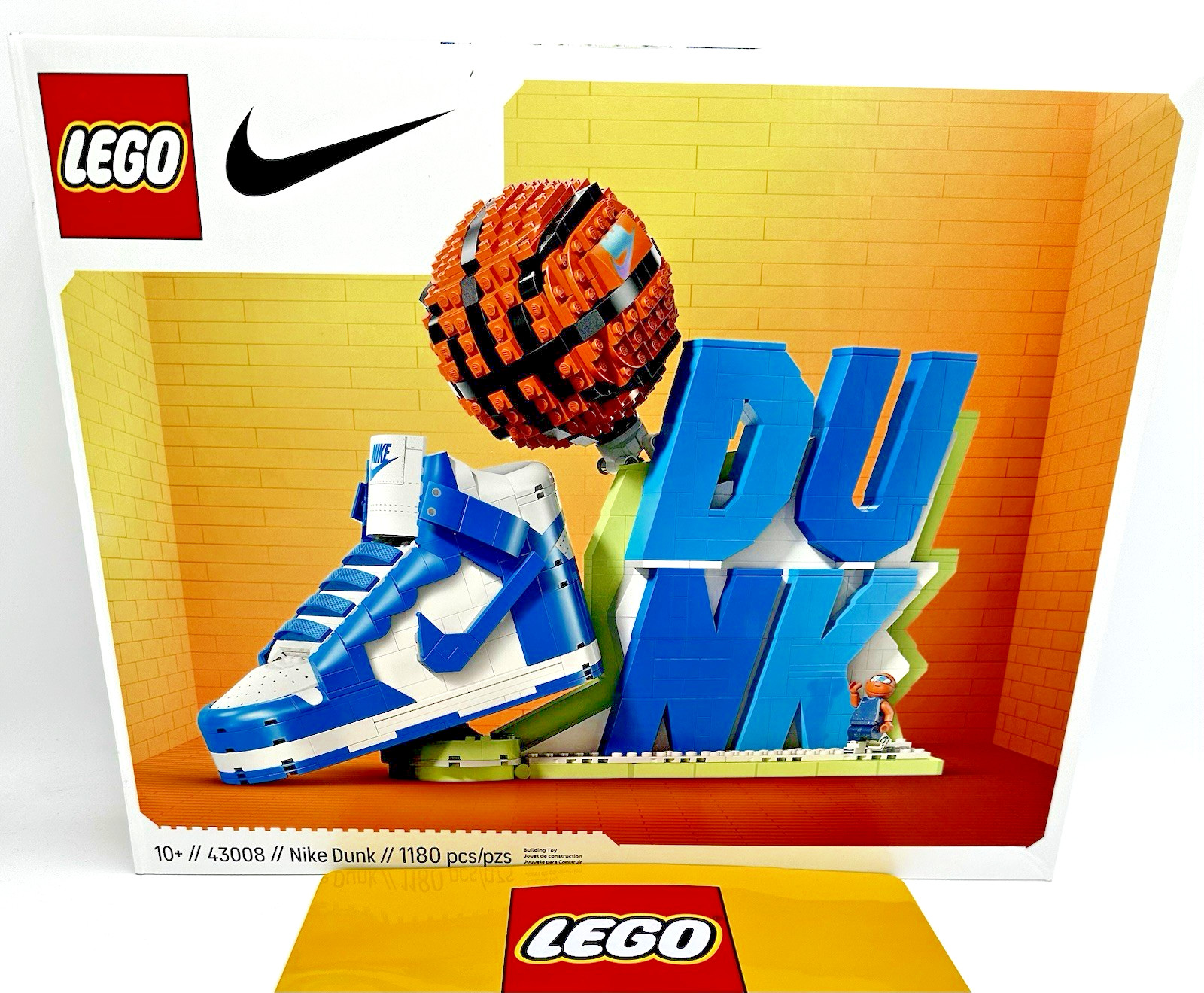 Lego 43008 Nike Dunk X LEGO Set