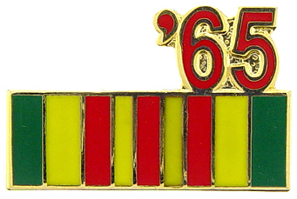 1965 VIETNAMSVC LAPEL HAT OR COLLECTABLE PIN 1 INCH METAL AND ENAMEL MADE IN USA