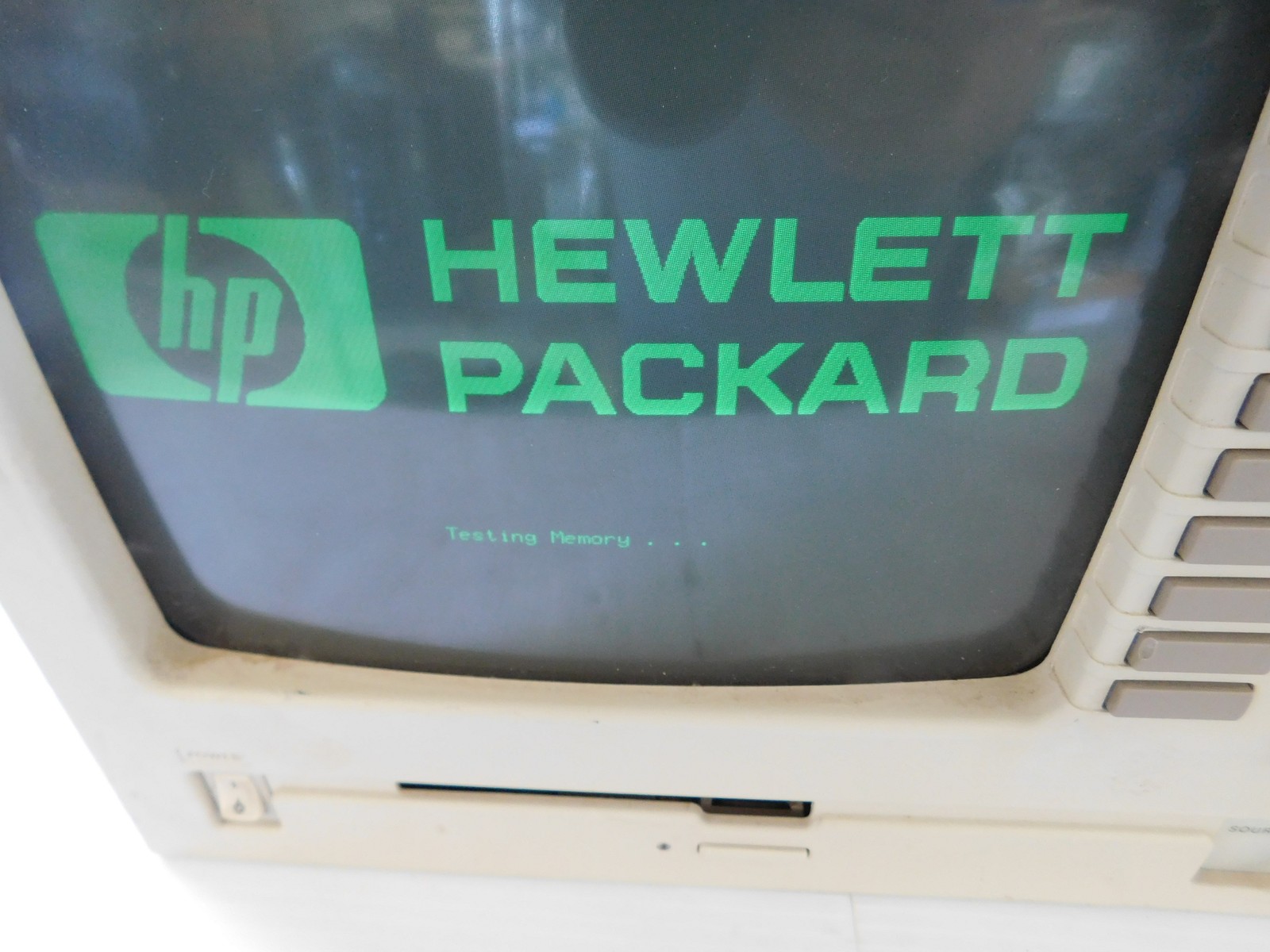 HEWLETT PACKARD 35660A DYNAMIC SIGNAL ANALYZER (BSJ47)
