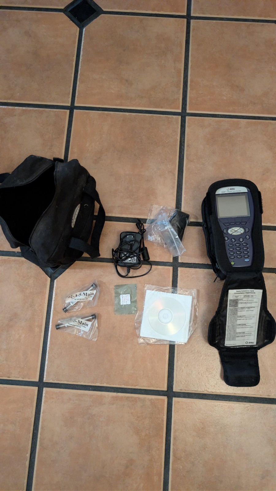JDSU DSAM-3300 XT Cable Tester, with charging cord and case