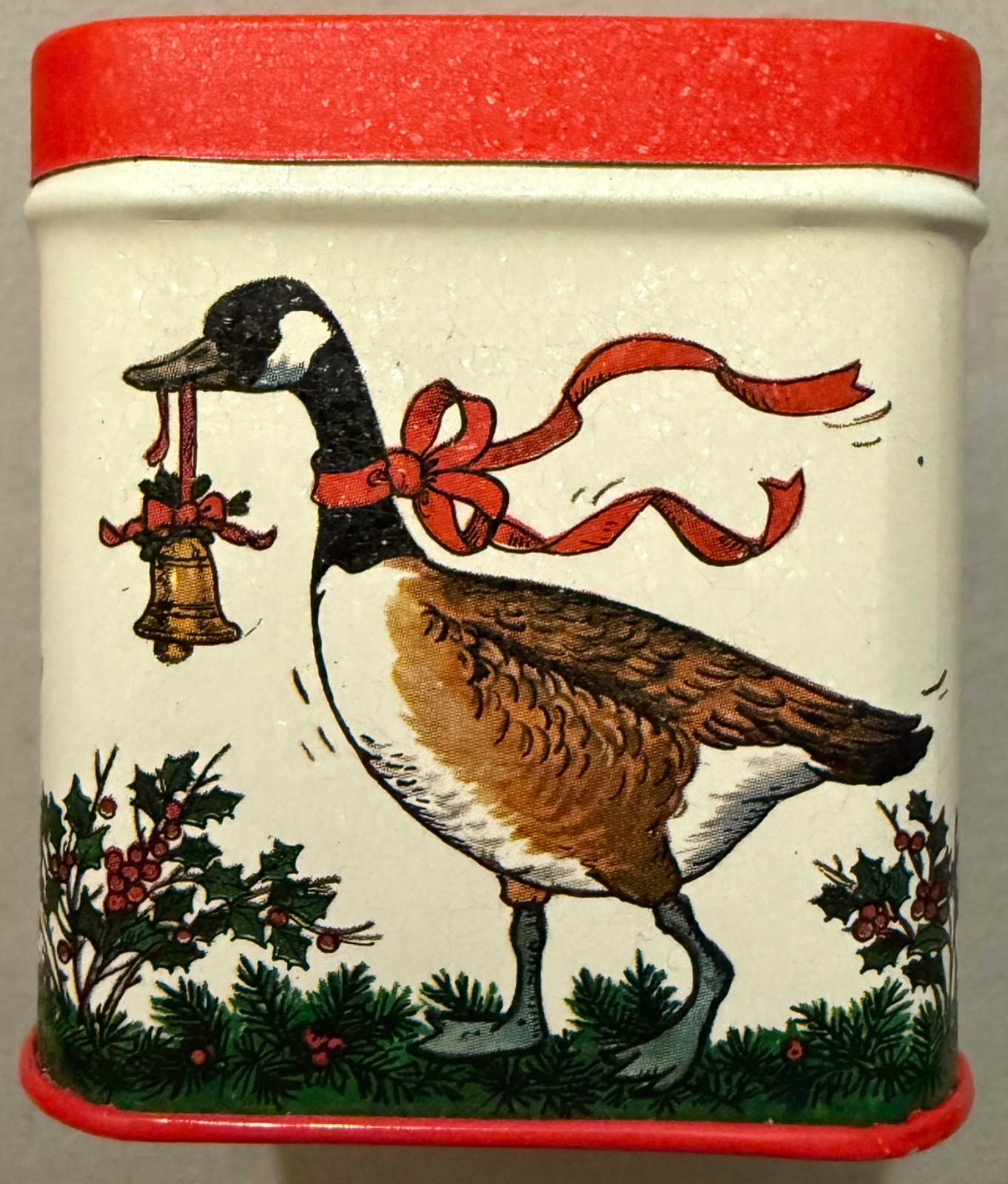 CHRISTMAS GOOSE TIN - Approx. 2 ¼"x2"