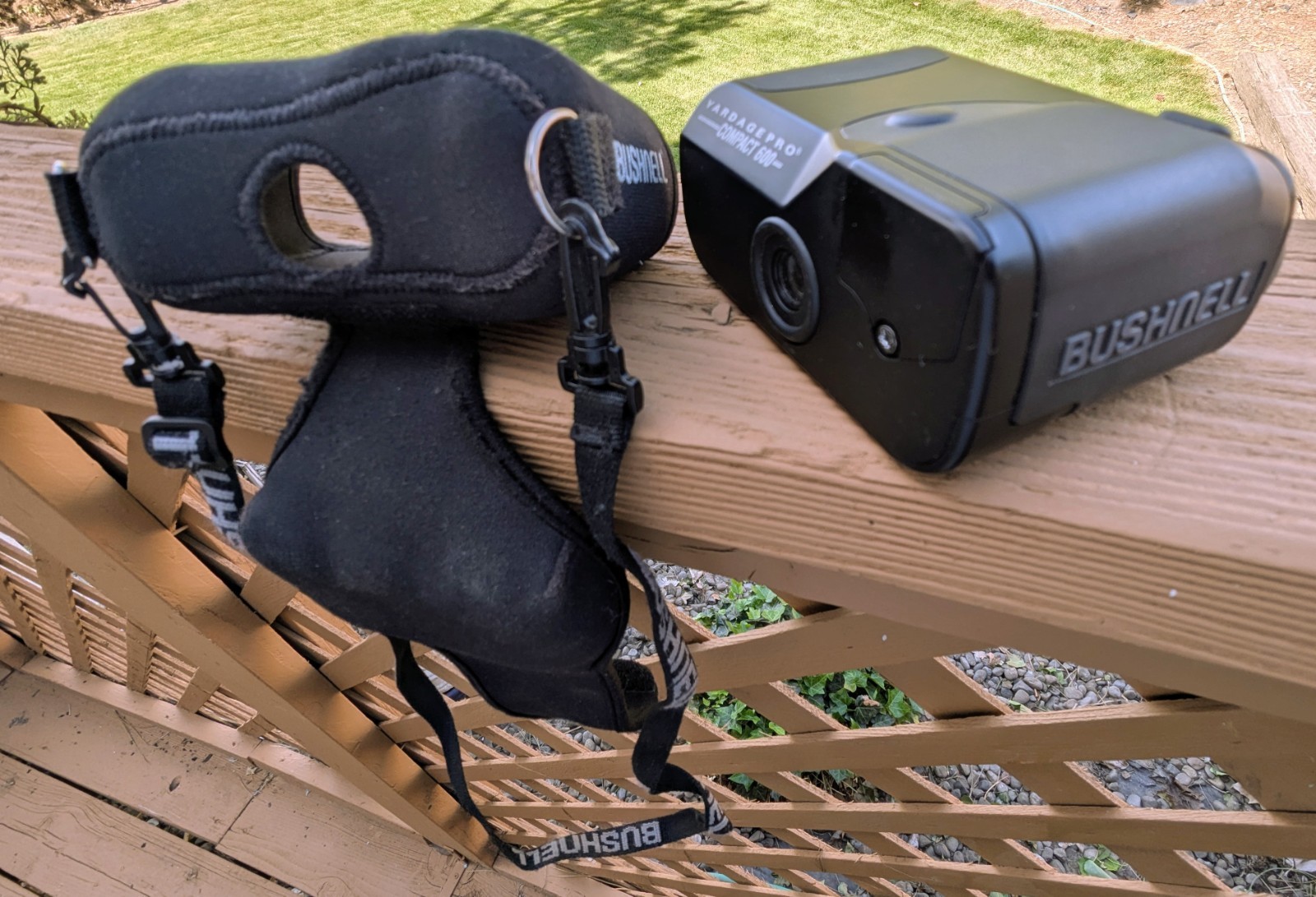 BUSHNELL  YARDAGE PRO COMPACT 600 LASER RANGEFINDER W/Battery WORKS WELL EUC SEE