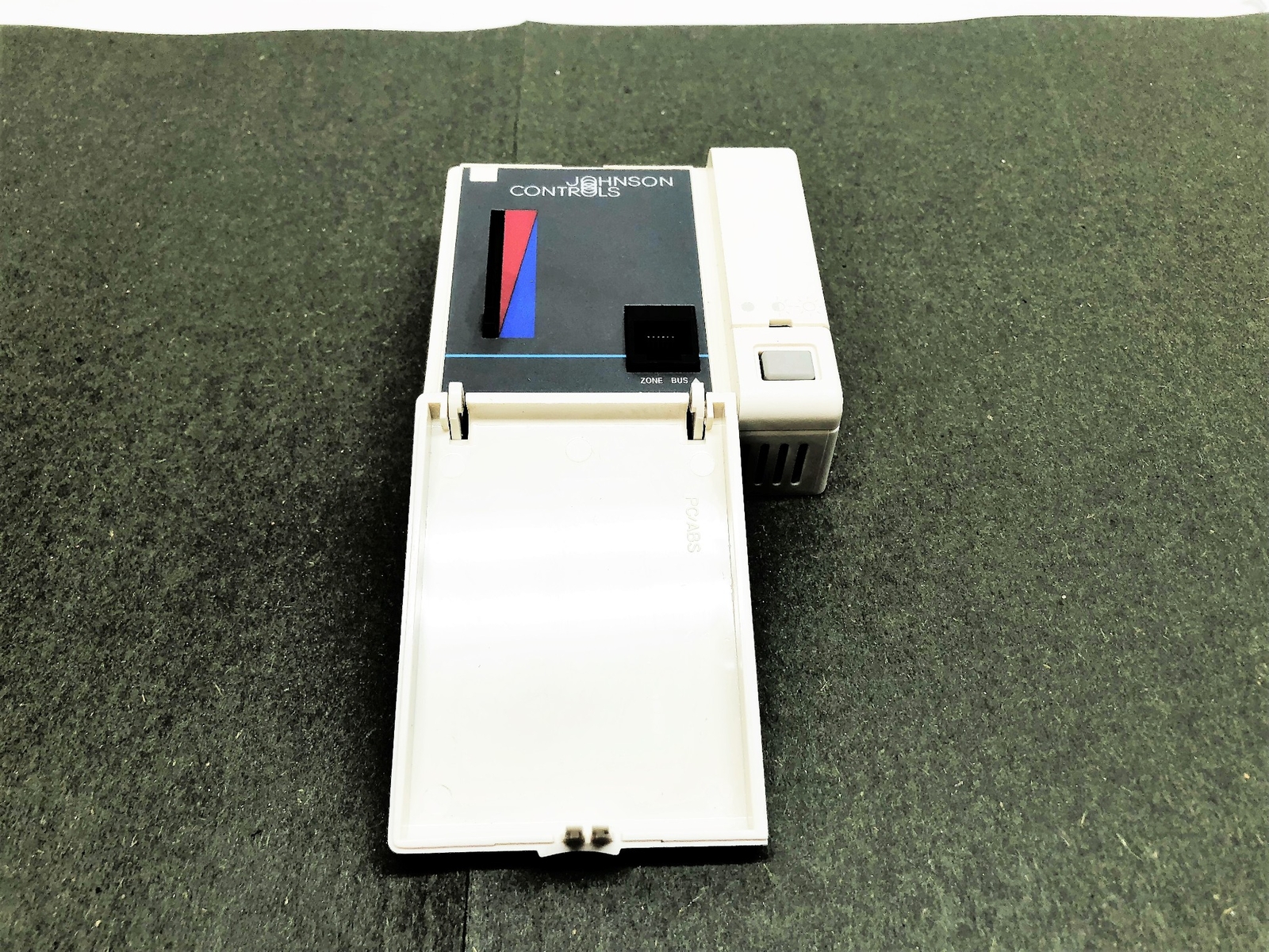 ​Johnson Controls Rev-D Temperature Sensor With Mount ​TE-67NP-1N00 USED
