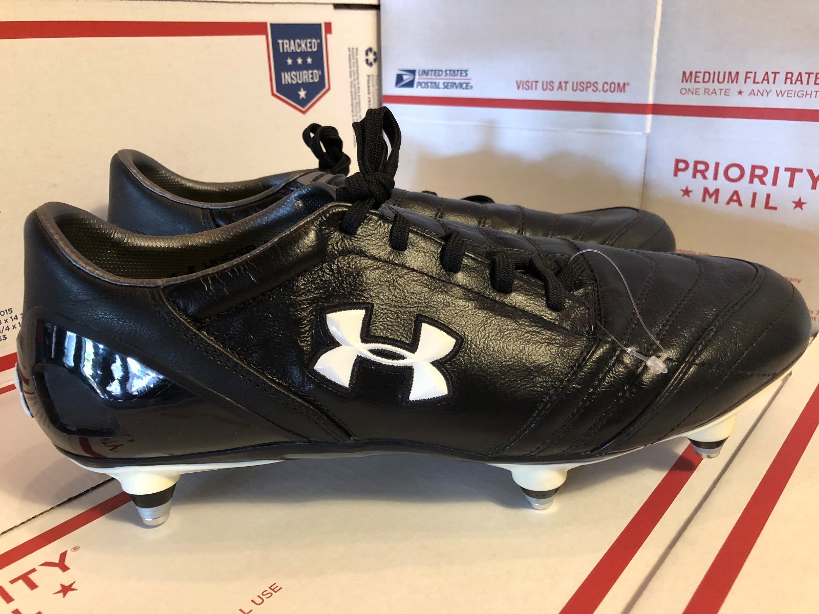 New Under Armour Mens H2o BLK/WHT Soccer Cleats Leather "RARE" 1219108-001 SZ 12