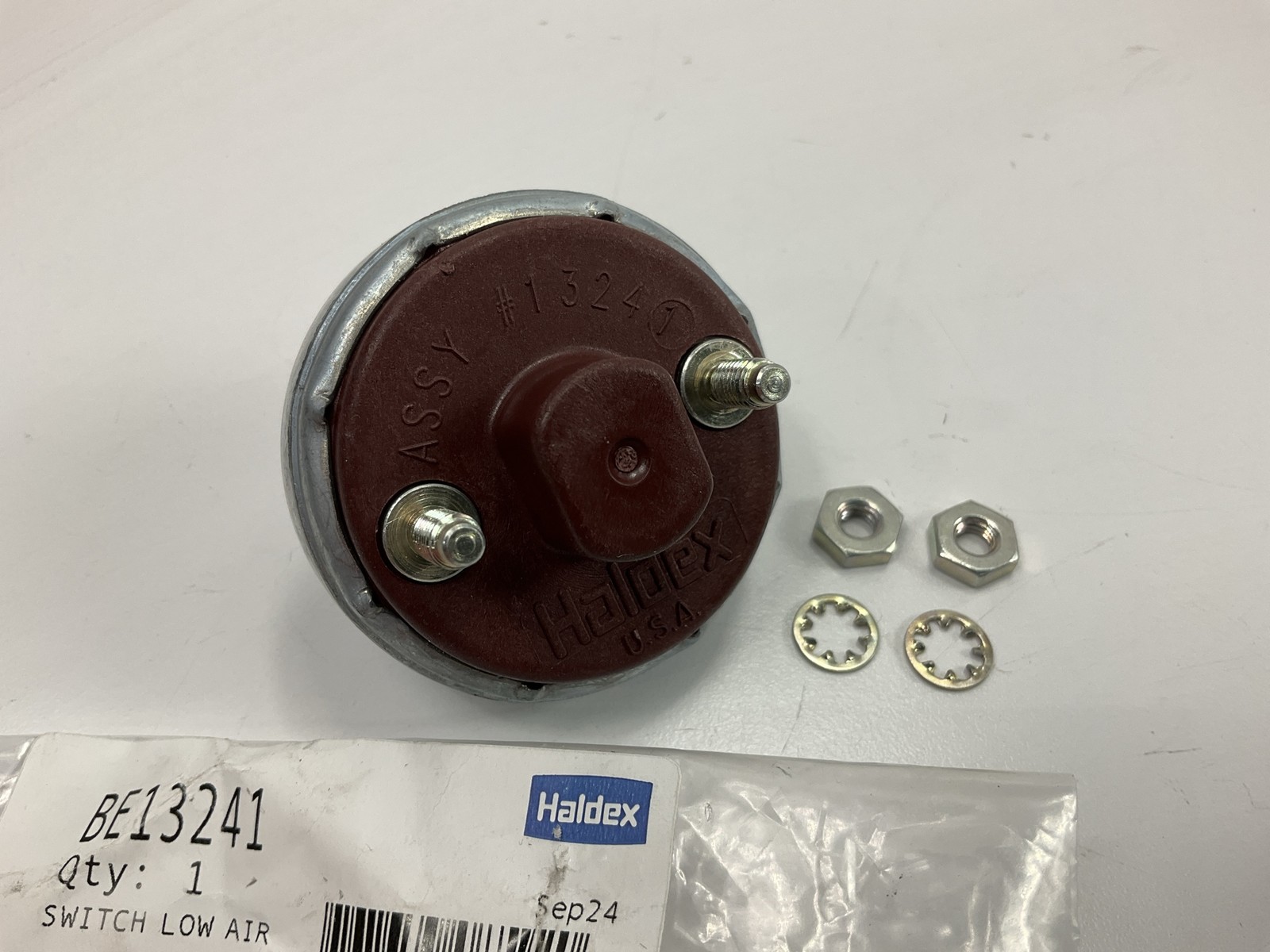 Haldex BE13241 Low Air Switch, (12v Or 24v) 1/8-27 NPTF, 66 PSI