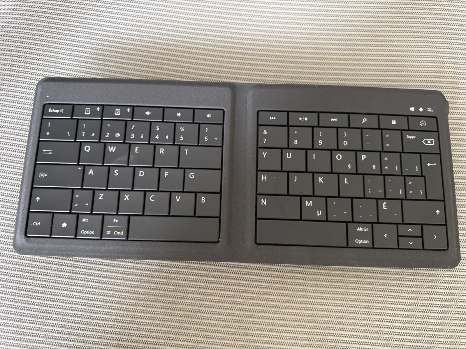 Microsoft Wireless Universal Foldable Keyboard Model# 1695 PC/Apple/Android