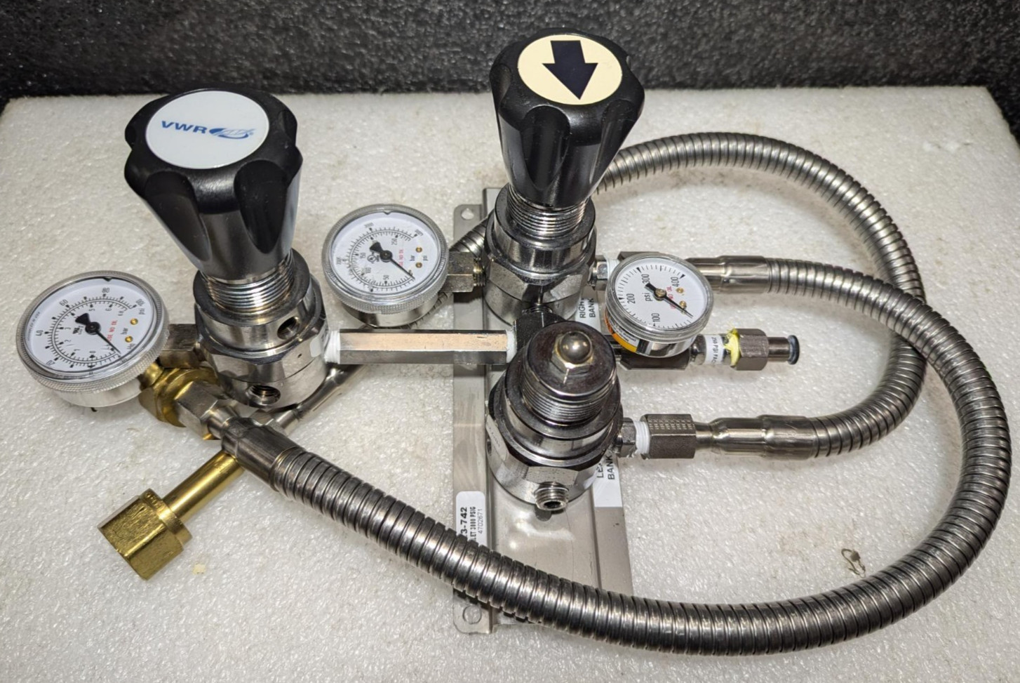 VWR  MANFLD -HUB 900BR-050  Regulator with Stainless Steel Hose
