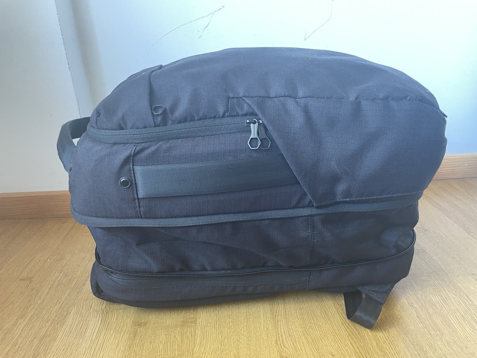 Solgaard Venture Backpack – Small Corner Tear Repaired – No FlowCloset/Bag