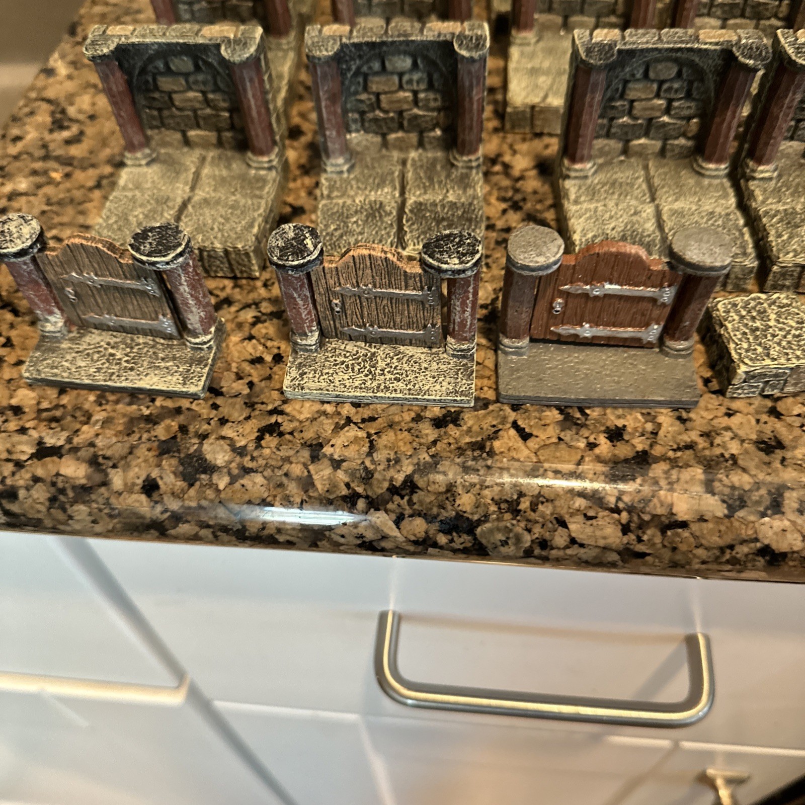 Dwarven Forge Vaulted Dungeon, Core Set Factory Painted ￼